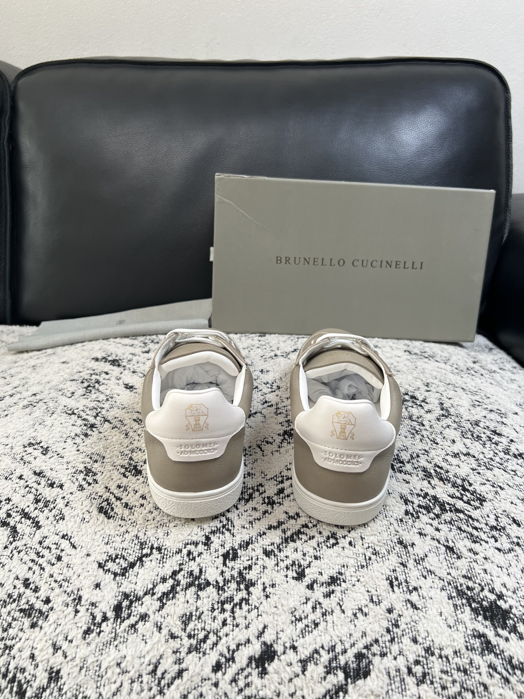 Brunello Cucinelli  高品质 顶级工艺品  BC  专柜同步原厂配置，意大利进口牛皮面料牛内里垫，高品
