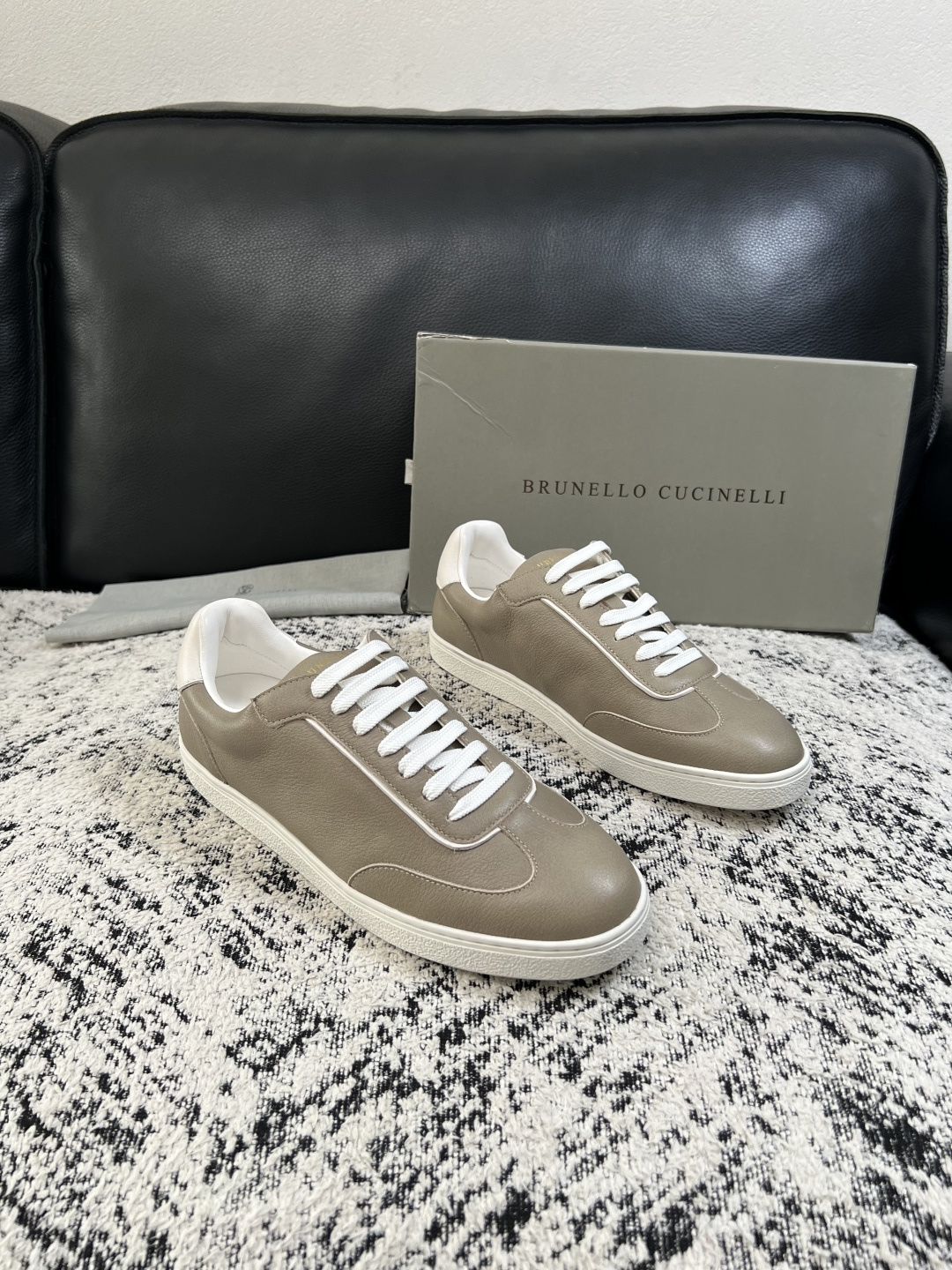 Brunello Cucinelli  高品质 顶级工艺品  BC  专柜同步原厂配置，意大利进口牛皮面料牛内里垫，高品