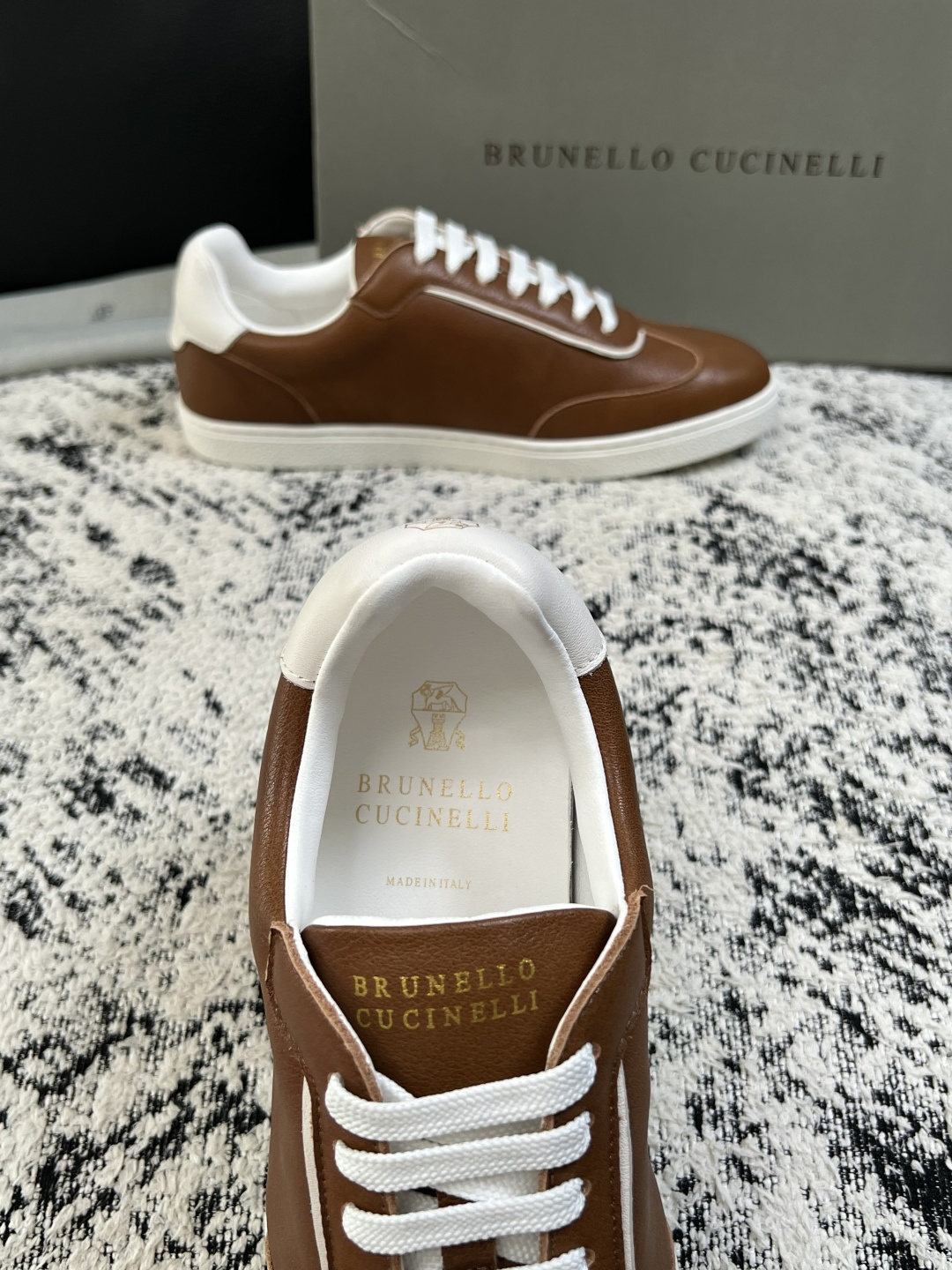 Brunello Cucinelli  高品质 顶级工艺品  BC  专柜同步原厂配置，意大利进口牛皮面料牛内里垫，高品