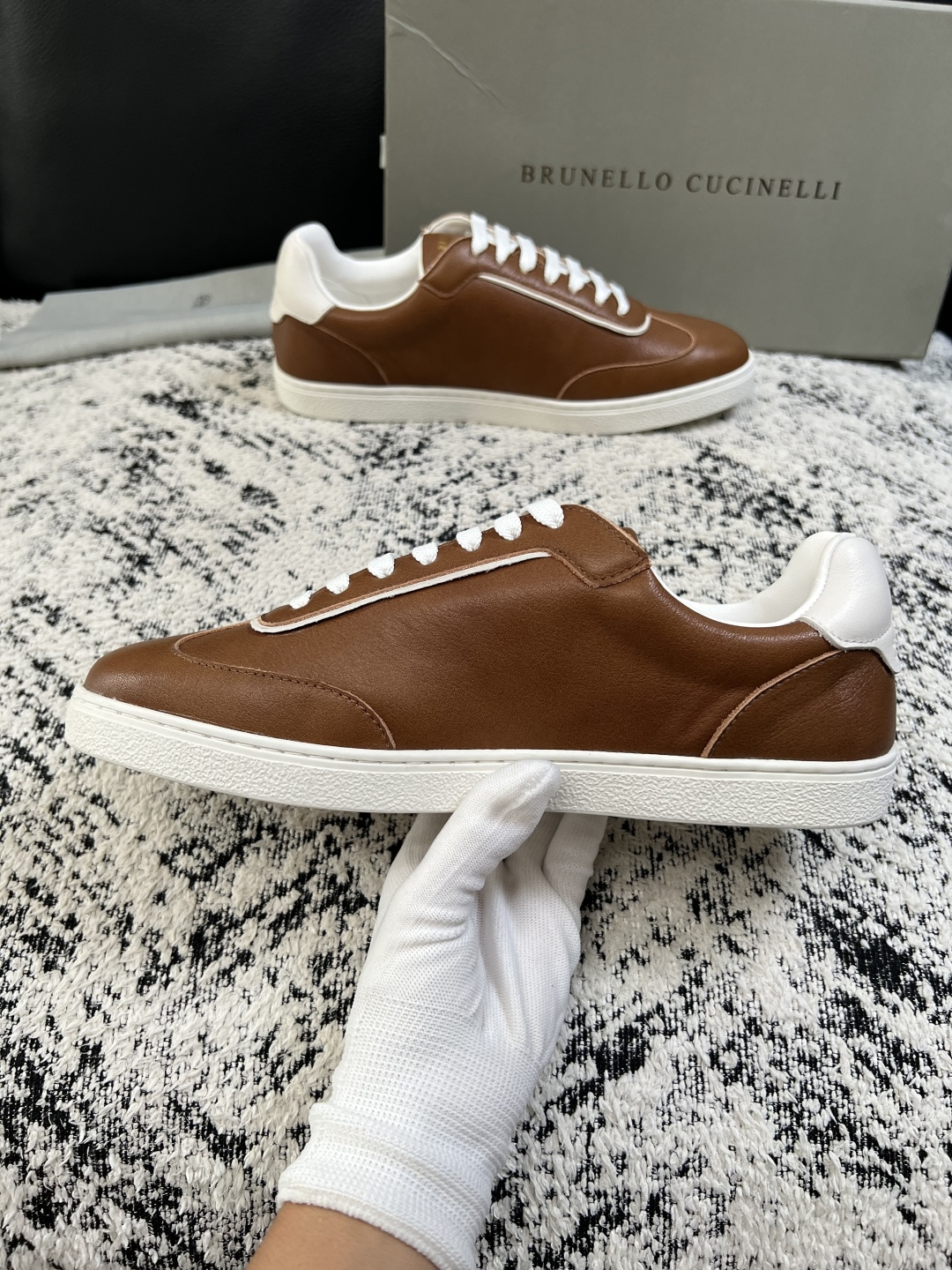 Brunello Cucinelli  高品质 顶级工艺品  BC  专柜同步原厂配置，意大利进口牛皮面料牛内里垫，高品