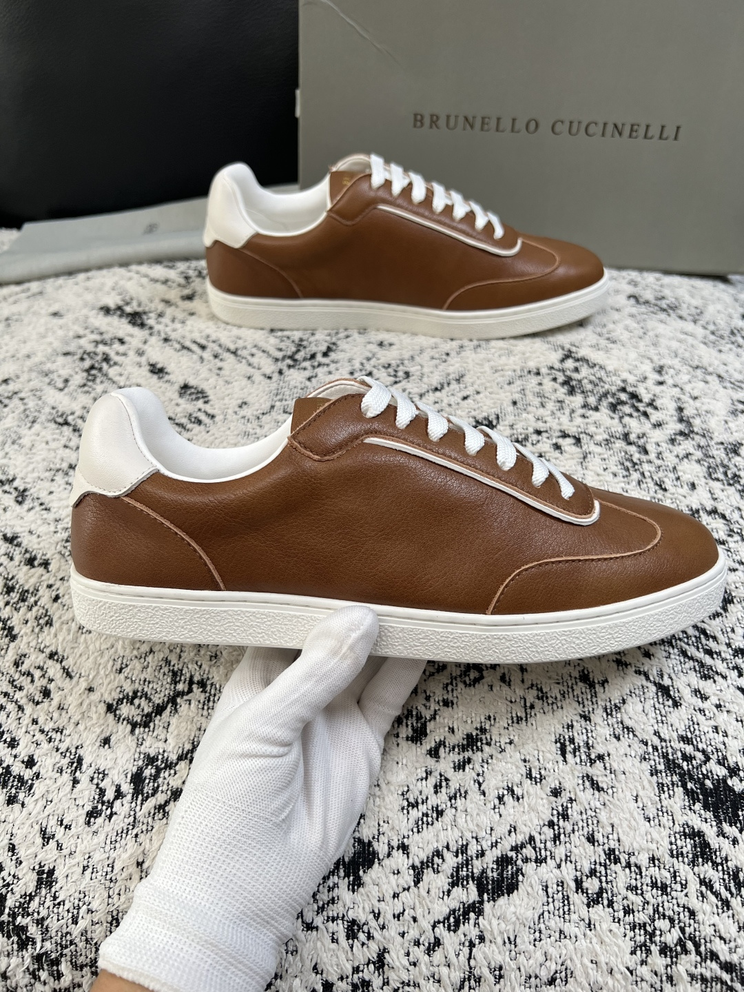 Brunello Cucinelli  高品质 顶级工艺品  BC  专柜同步原厂配置，意大利进口牛皮面料牛内里垫，高品