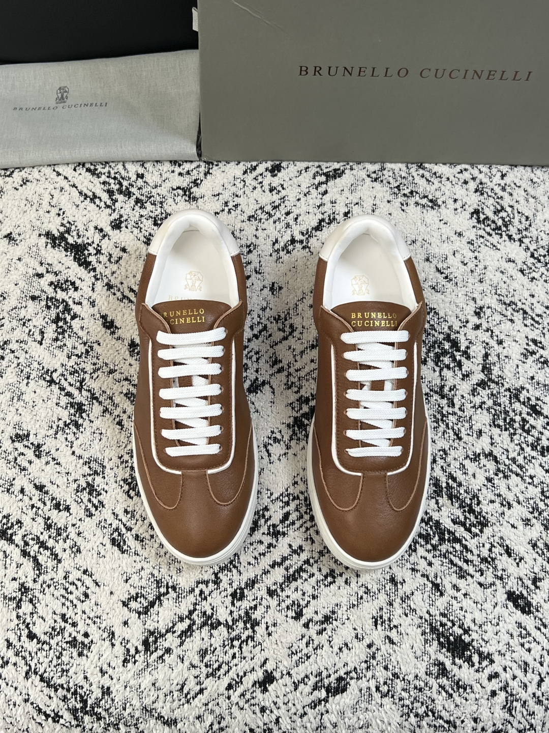 Brunello Cucinelli  高品质 顶级工艺品  BC  专柜同步原厂配置，意大利进口牛皮面料牛内里垫，高品