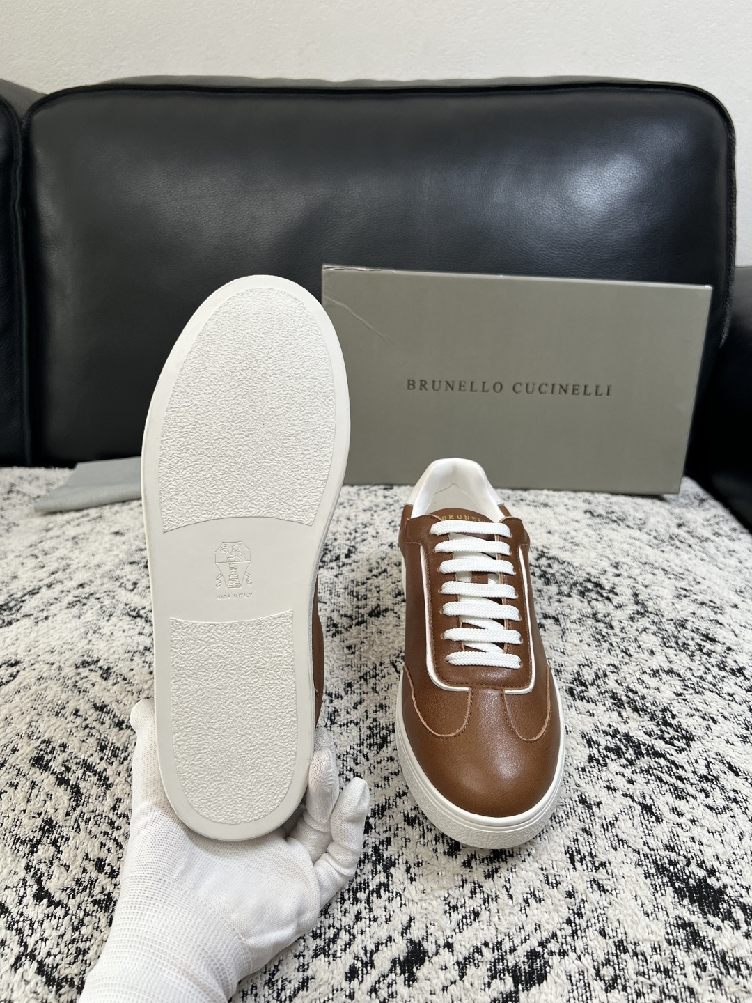 Brunello Cucinelli  高品质 顶级工艺品  BC  专柜同步原厂配置，意大利进口牛皮面料牛内里垫，高品