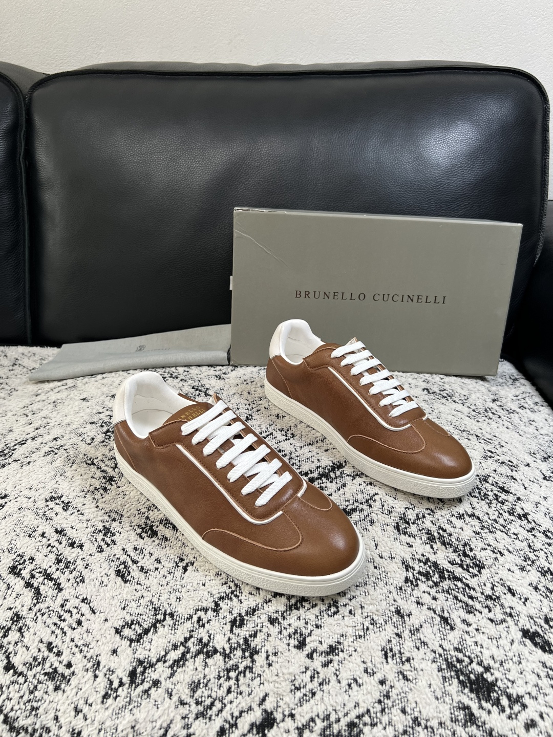 Brunello Cucinelli  高品质 顶级工艺品  BC  专柜同步原厂配置，意大利进口牛皮面料牛内里垫，高品