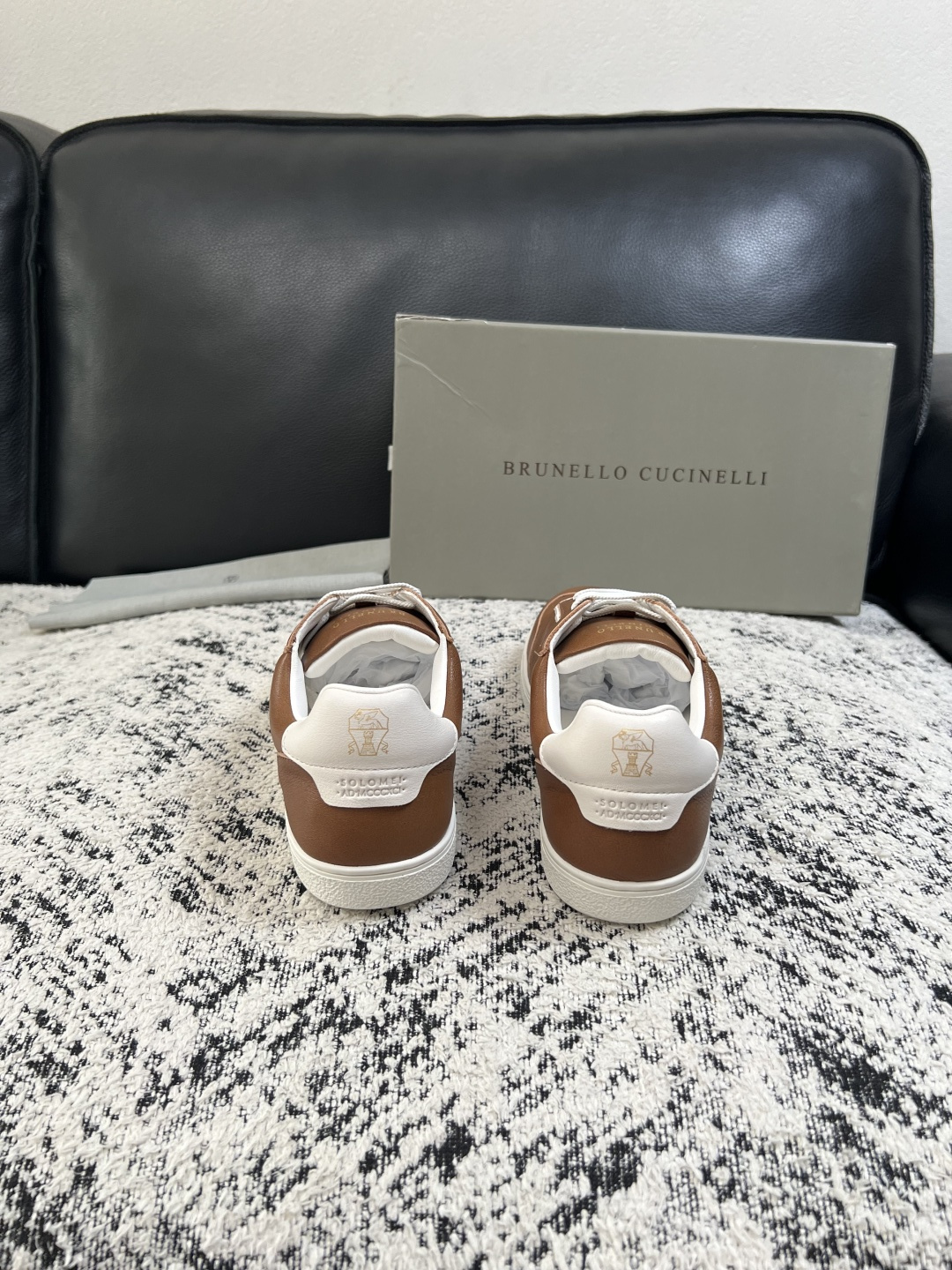 Brunello Cucinelli  高品质 顶级工艺品  BC  专柜同步原厂配置，意大利进口牛皮面料牛内里垫，高品