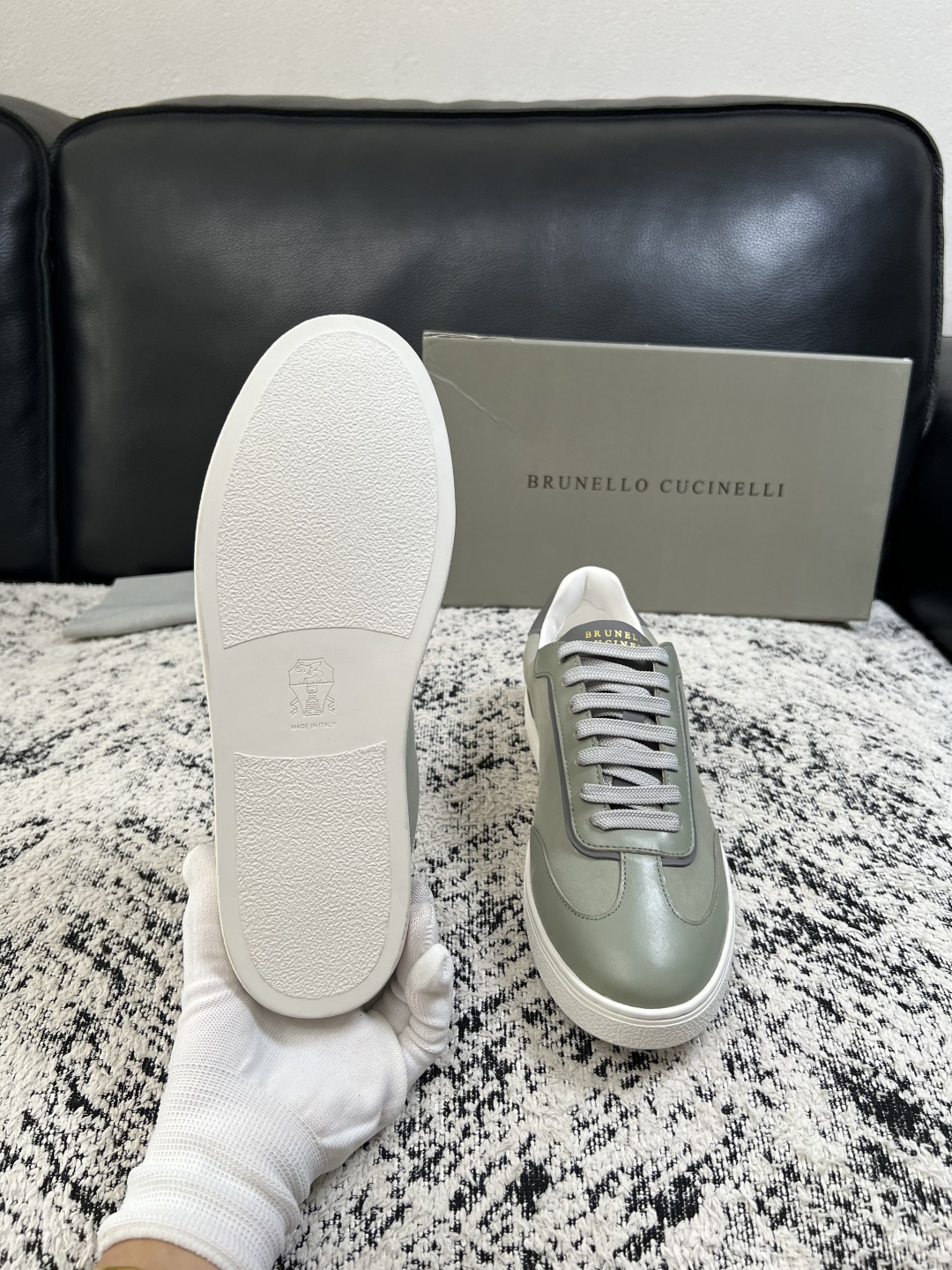 Brunello Cucinelli  高品质 顶级工艺品  BC  专柜同步原厂配置，意大利进口牛皮面料牛内里垫，高品