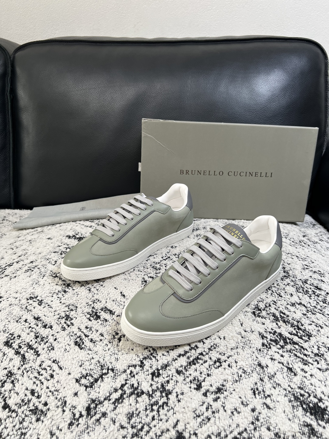 Brunello Cucinelli  高品质 顶级工艺品  BC  专柜同步原厂配置，意大利进口牛皮面料牛内里垫，高品