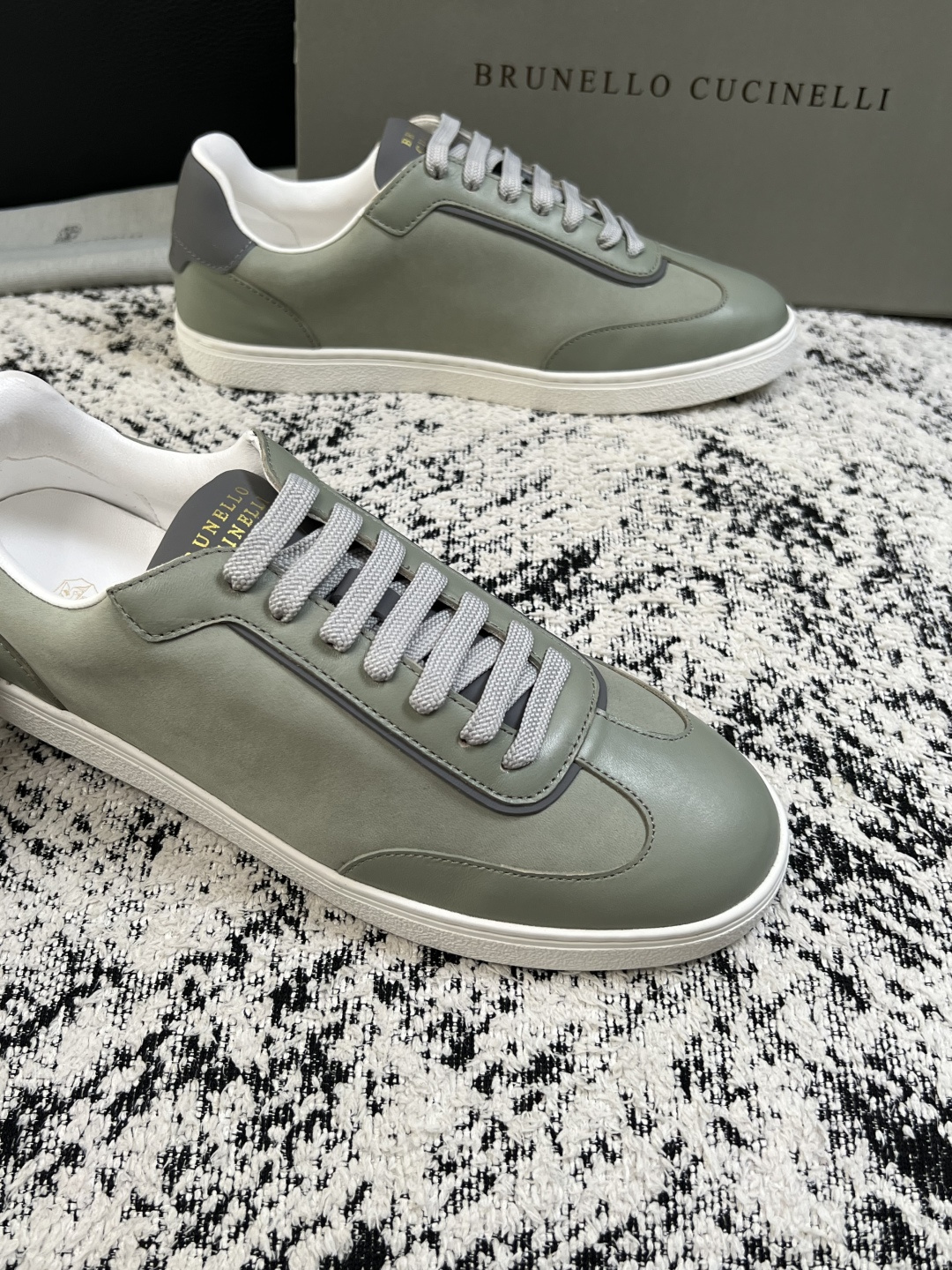 Brunello Cucinelli  高品质 顶级工艺品  BC  专柜同步原厂配置，意大利进口牛皮面料牛内里垫，高品