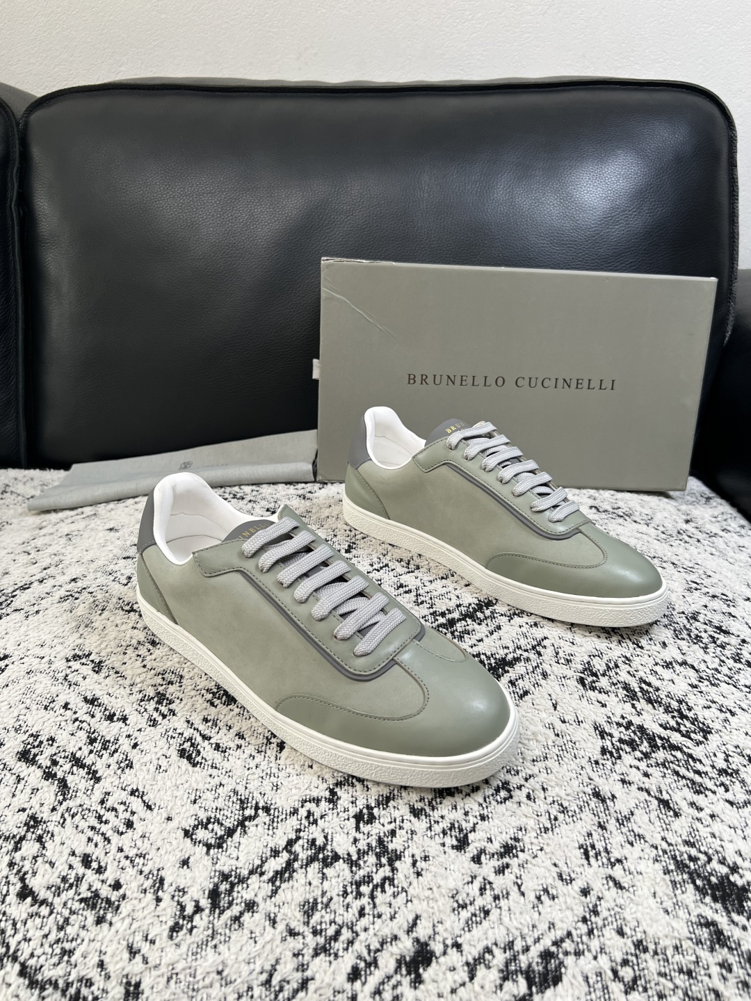 Brunello Cucinelli  高品质 顶级工艺品  BC  专柜同步原厂配置，意大利进口牛皮面料牛内里垫，高品