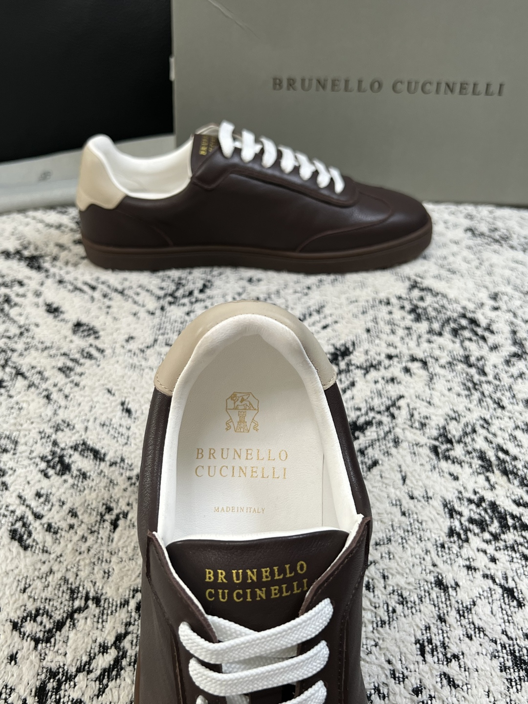Brunello Cucinelli  高品质 顶级工艺品  BC  专柜同步原厂配置，意大利进口牛皮面料牛内里垫，高品
