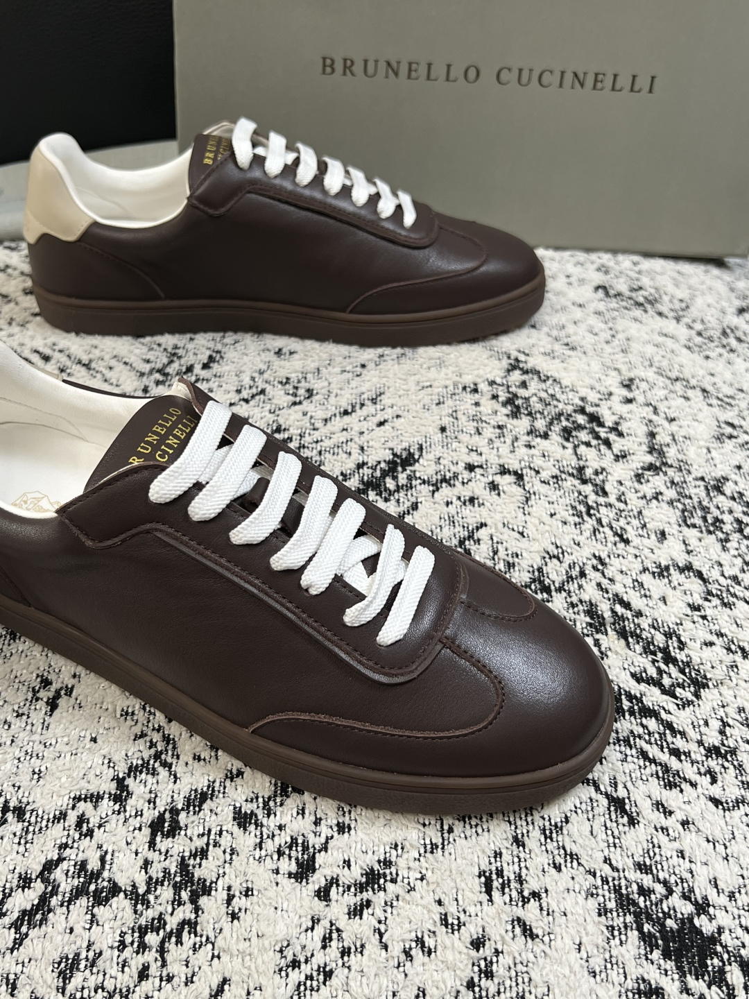 Brunello Cucinelli  高品质 顶级工艺品  BC  专柜同步原厂配置，意大利进口牛皮面料牛内里垫，高品