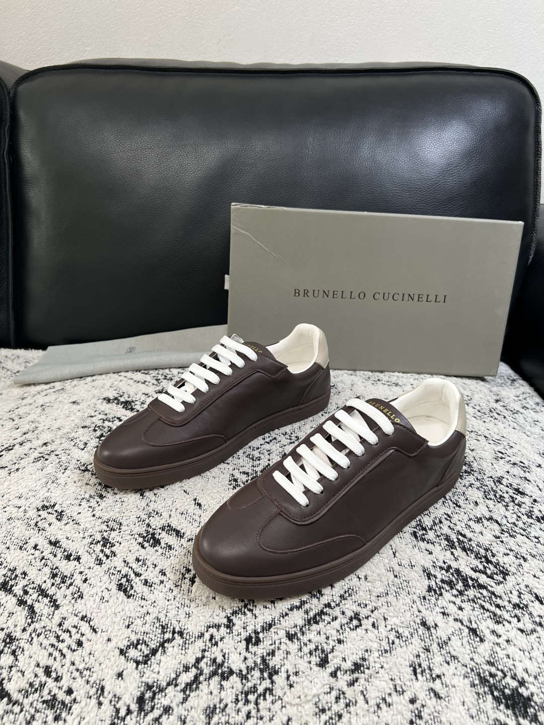 Brunello Cucinelli  高品质 顶级工艺品  BC  专柜同步原厂配置，意大利进口牛皮面料牛内里垫，高品