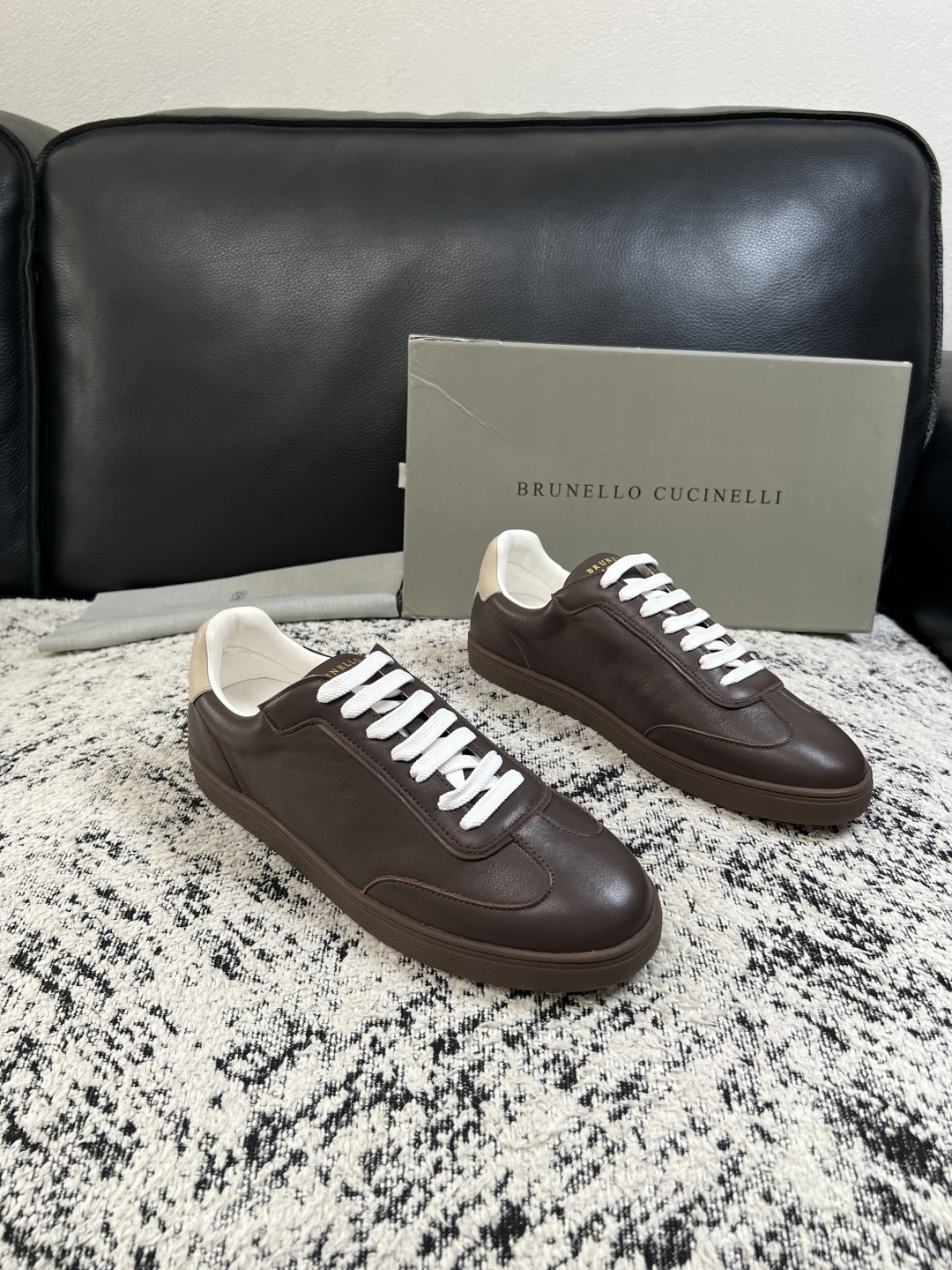 Brunello Cucinelli  高品质 顶级工艺品  BC  专柜同步原厂配置，意大利进口牛皮面料牛内里垫，高品