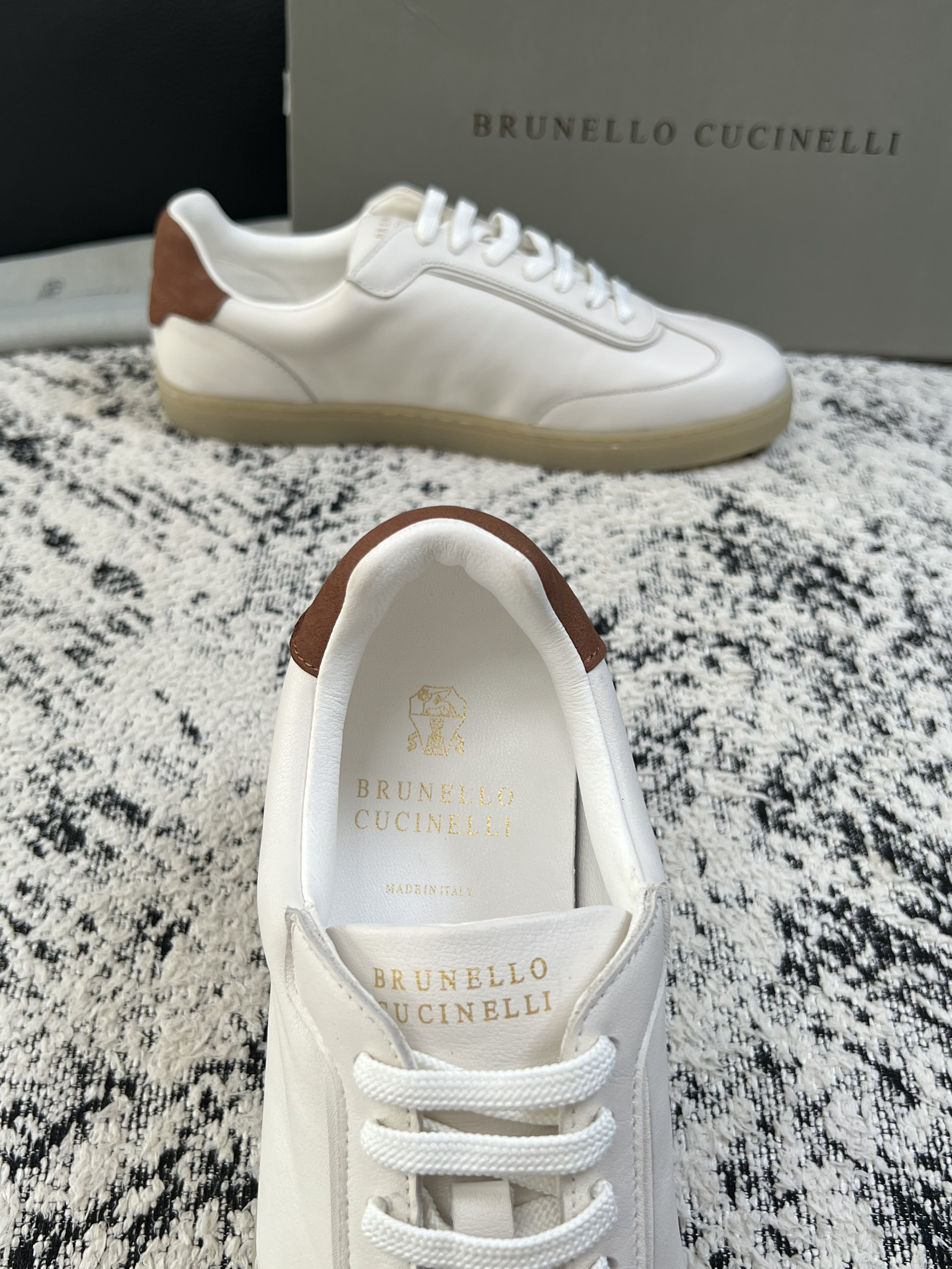 Brunello Cucinelli  高品质 顶级工艺品  BC  专柜同步原厂配置，意大利进口牛皮面料牛内里垫，高品