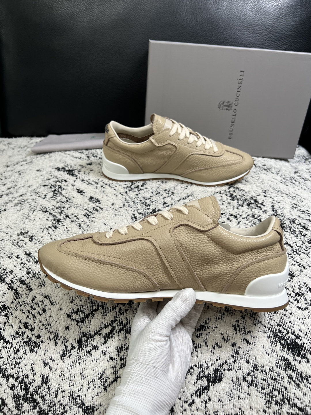 Brunello Cucinelli  高品质 顶级工艺品  BC  专柜同步原厂配置，意大利进口牛皮面料牛内里垫，高品