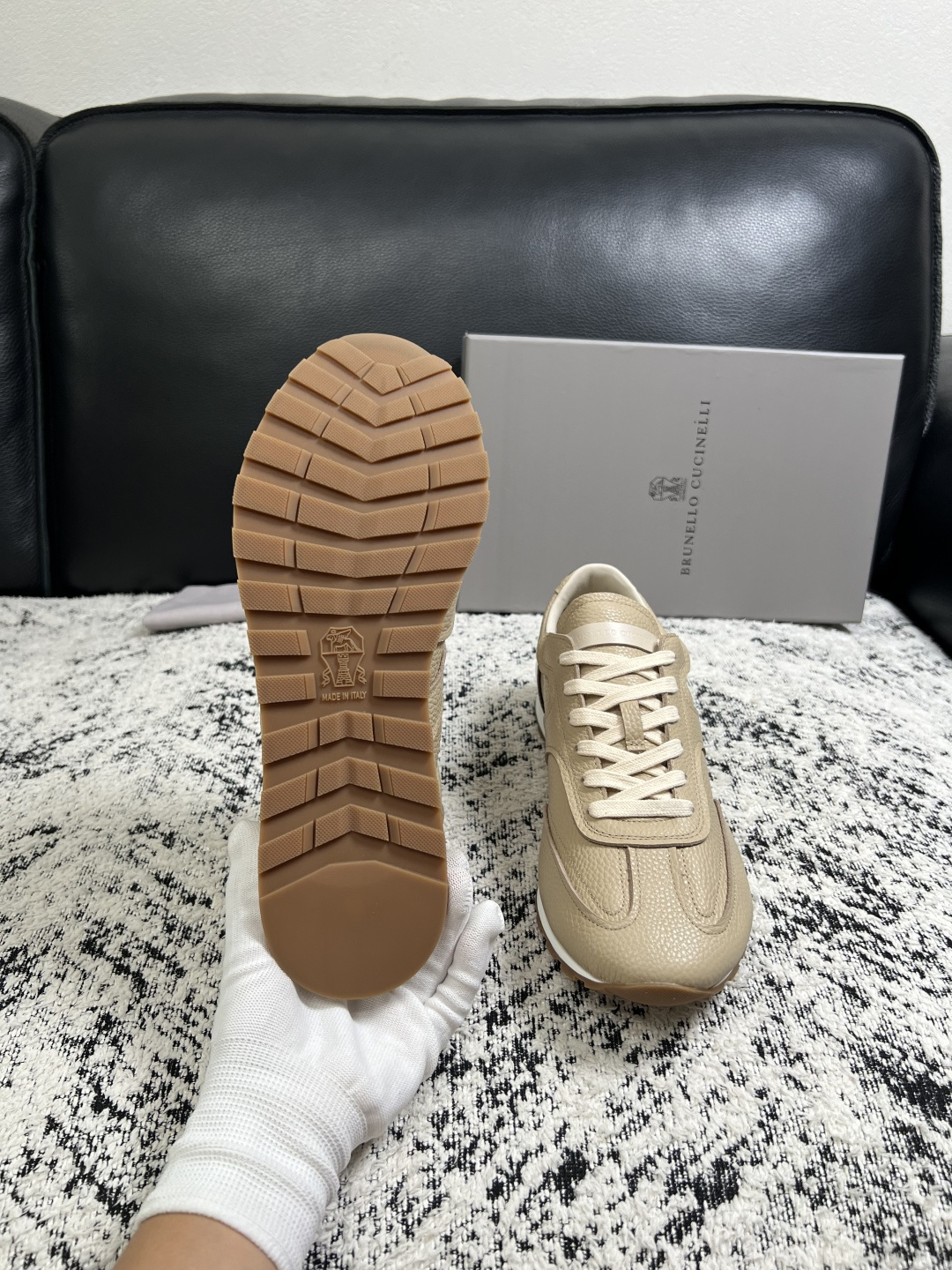 Brunello Cucinelli  高品质 顶级工艺品  BC  专柜同步原厂配置，意大利进口牛皮面料牛内里垫，高品