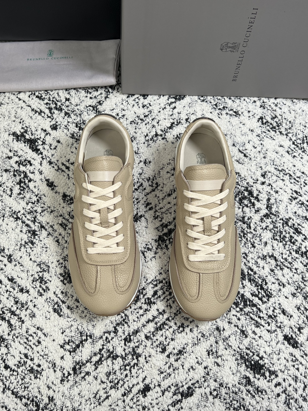 Brunello Cucinelli  高品质 顶级工艺品  BC  专柜同步原厂配置，意大利进口牛皮面料牛内里垫，高品