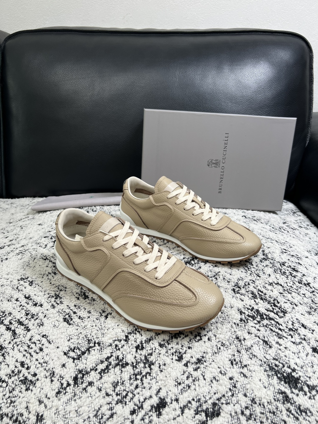 Brunello Cucinelli  高品质 顶级工艺品  BC  专柜同步原厂配置，意大利进口牛皮面料牛内里垫，高品