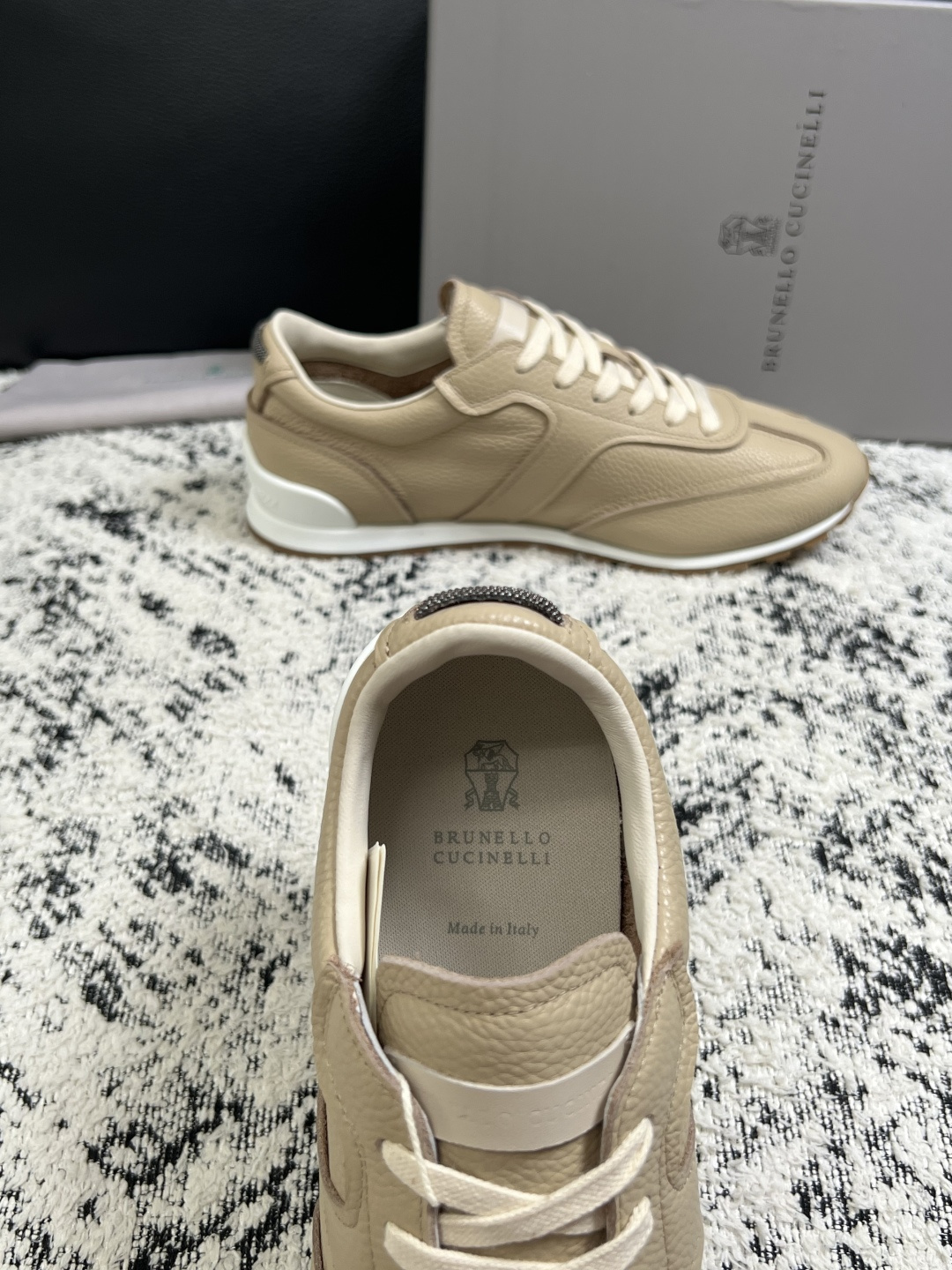 Brunello Cucinelli  高品质 顶级工艺品  BC  专柜同步原厂配置，意大利进口牛皮面料牛内里垫，高品