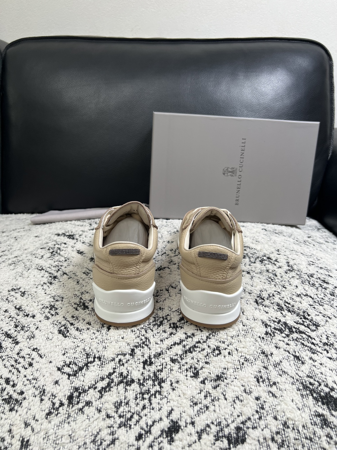 Brunello Cucinelli  高品质 顶级工艺品  BC  专柜同步原厂配置，意大利进口牛皮面料牛内里垫，高品