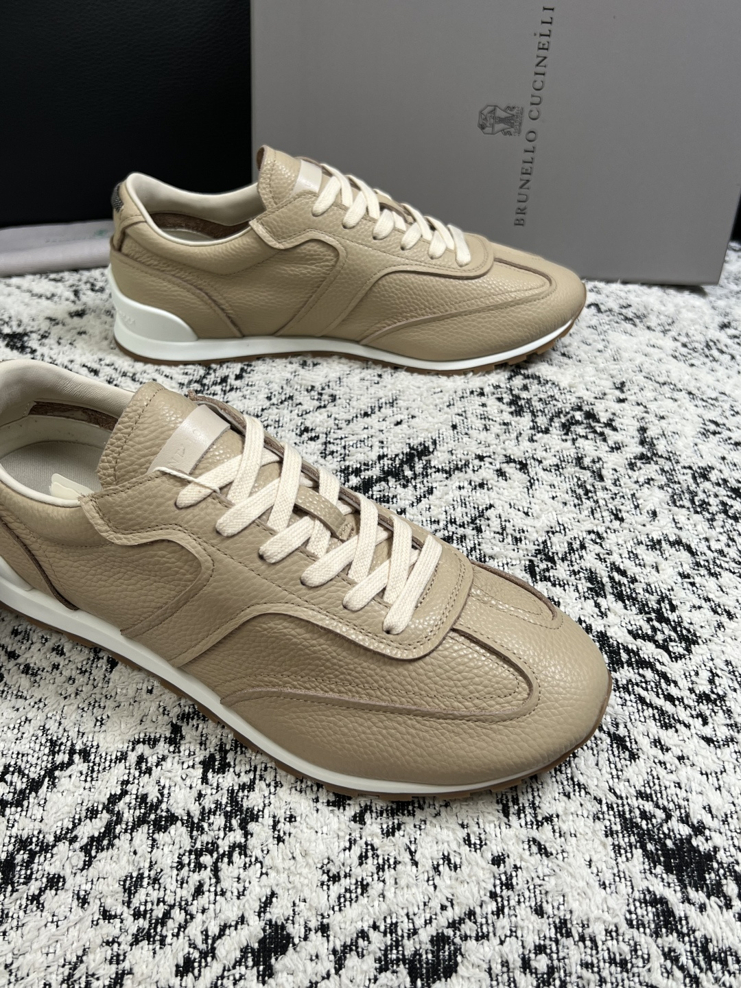 Brunello Cucinelli  高品质 顶级工艺品  BC  专柜同步原厂配置，意大利进口牛皮面料牛内里垫，高品