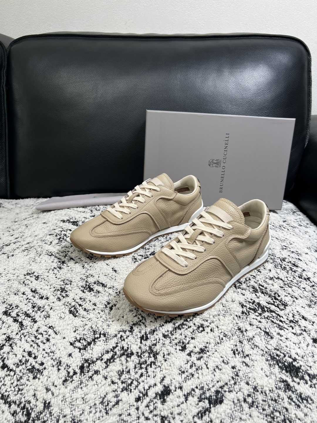 Brunello Cucinelli  高品质 顶级工艺品  BC  专柜同步原厂配置，意大利进口牛皮面料牛内里垫，高品
