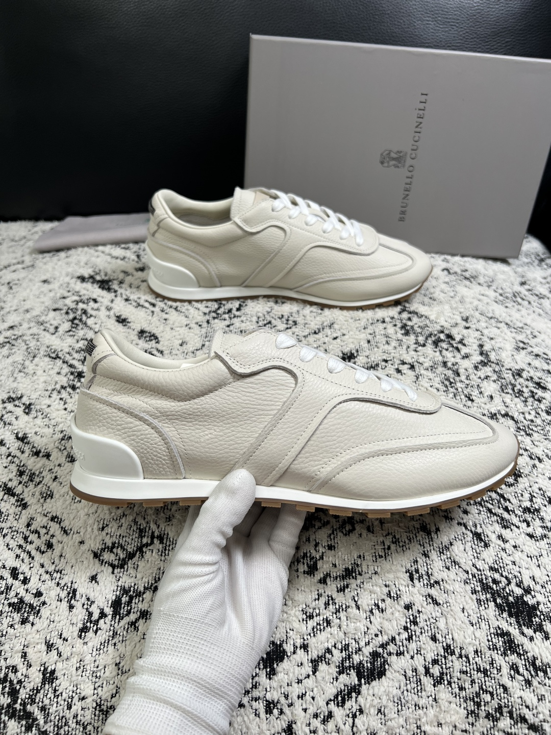 Brunello Cucinelli  高品质 顶级工艺品  BC  专柜同步原厂配置，意大利进口牛皮面料牛内里垫，高品