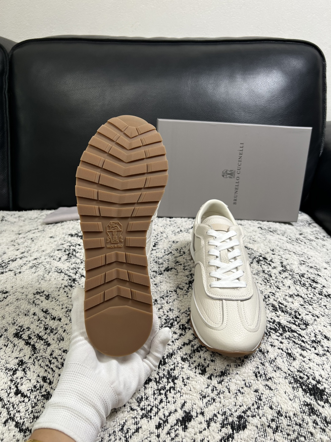 Brunello Cucinelli  高品质 顶级工艺品  BC  专柜同步原厂配置，意大利进口牛皮面料牛内里垫，高品