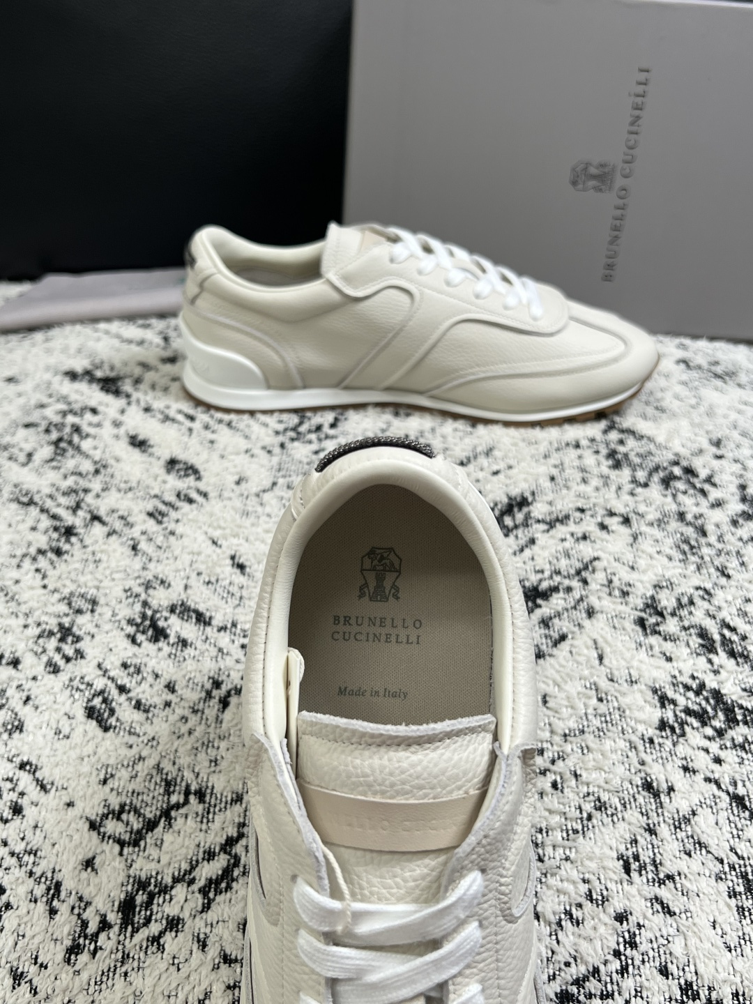 Brunello Cucinelli  高品质 顶级工艺品  BC  专柜同步原厂配置，意大利进口牛皮面料牛内里垫，高品
