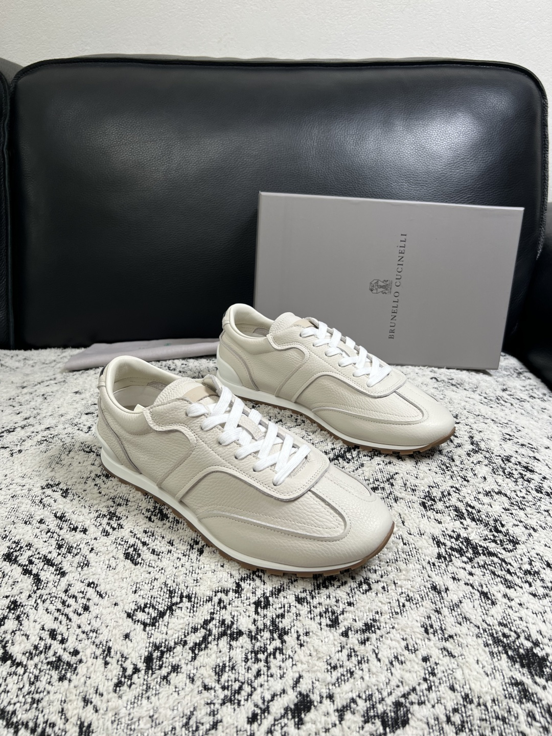 Brunello Cucinelli  高品质 顶级工艺品  BC  专柜同步原厂配置，意大利进口牛皮面料牛内里垫，高品