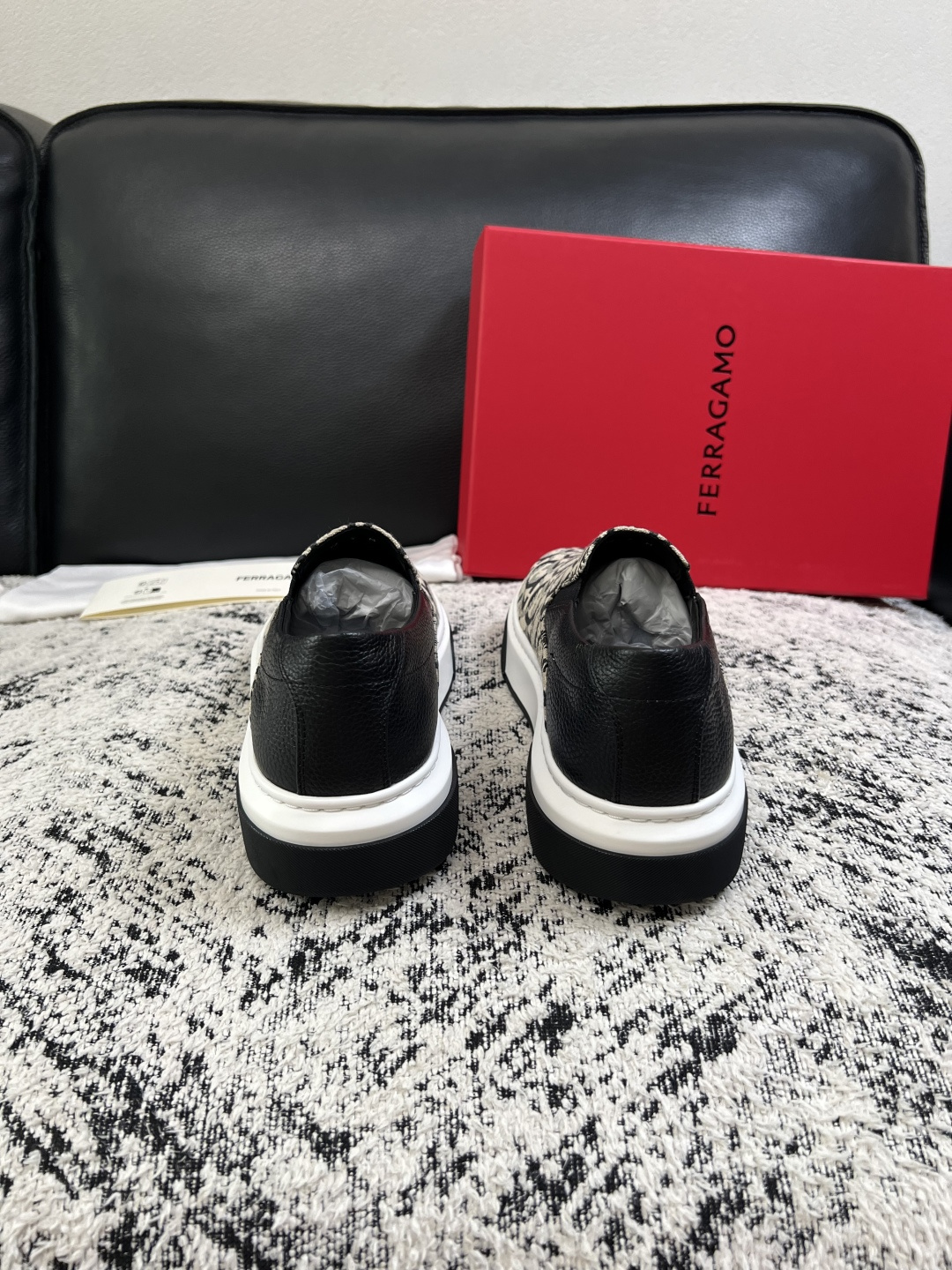 Ferragamo  高品质  顶级工艺品  菲拉格慕   专柜同步发售原厂配置，意大利进口原版牛皮，进口水染牛里 ，鞋