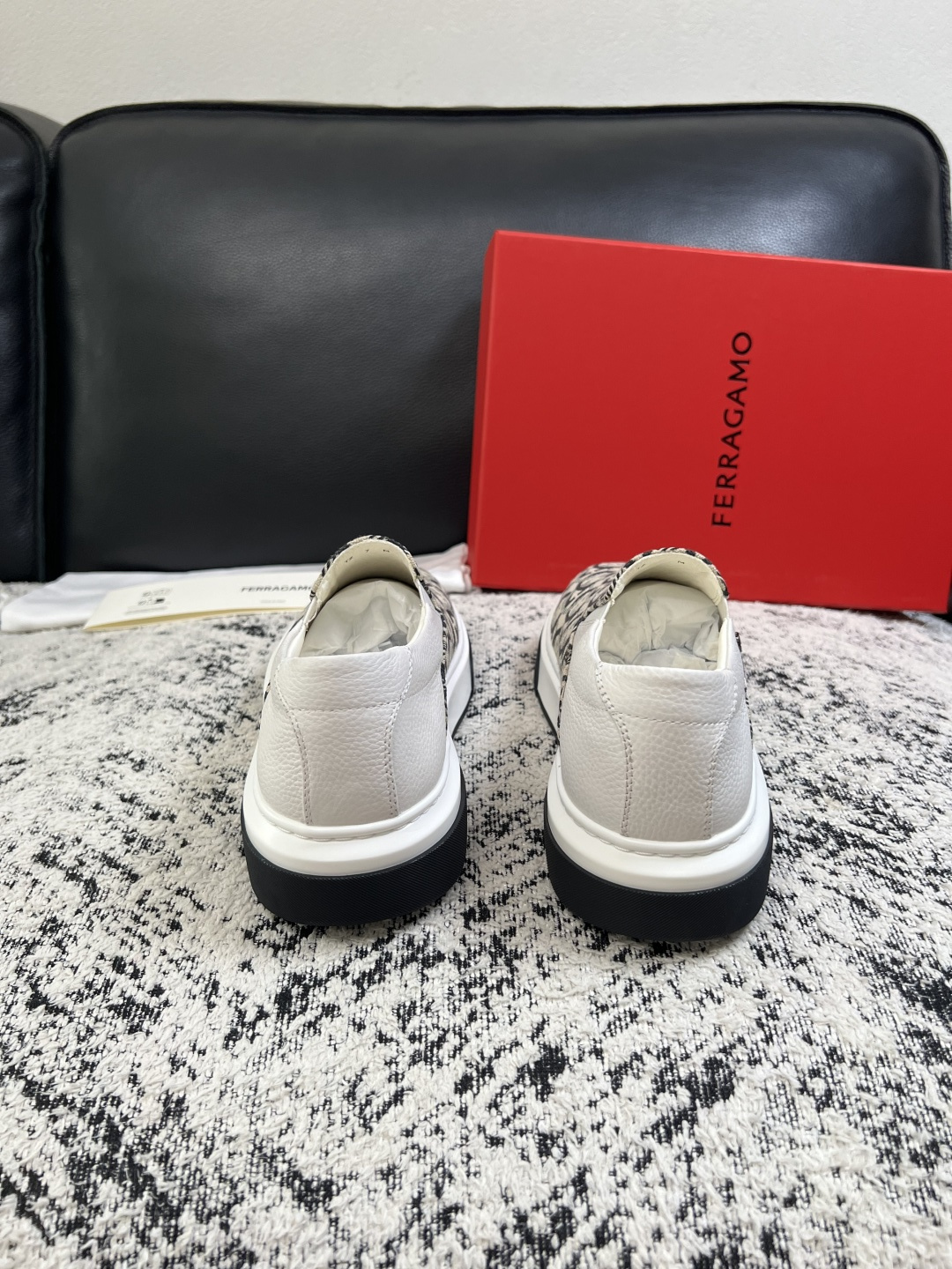 Ferragamo  高品质  顶级工艺品  菲拉格慕   专柜同步发售原厂配置，意大利进口原版牛皮，进口水染牛里 ，鞋