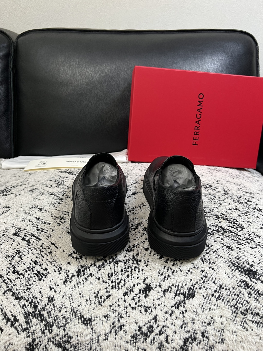 Ferragamo  高品质  顶级工艺品  菲拉格慕   专柜同步发售原厂配置，意大利进口原版牛皮，进口水染牛里 ，鞋