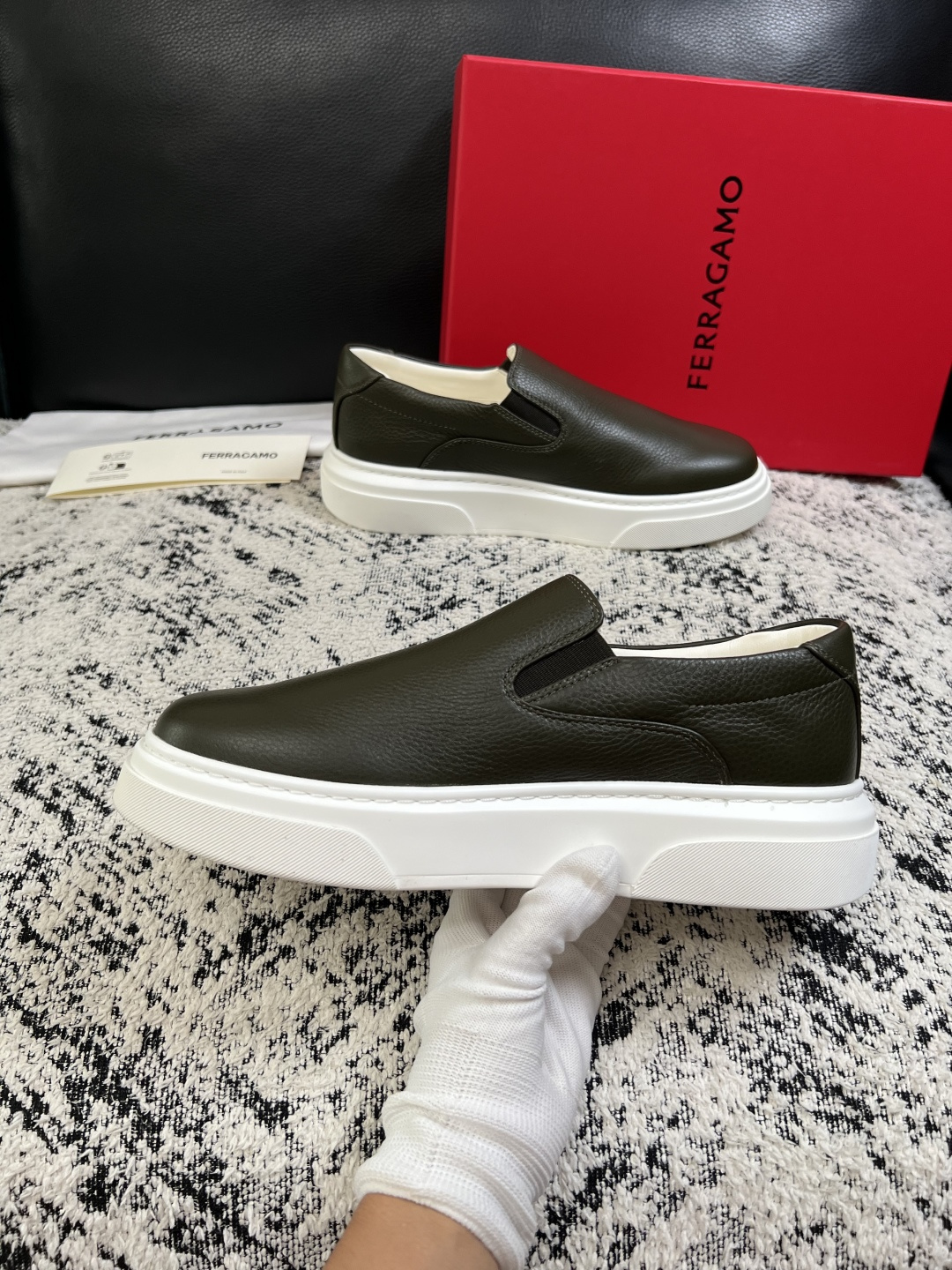 Ferragamo  高品质  顶级工艺品  菲拉格慕   专柜同步发售原厂配置，意大利进口原版牛皮，进口水染牛里 ，鞋