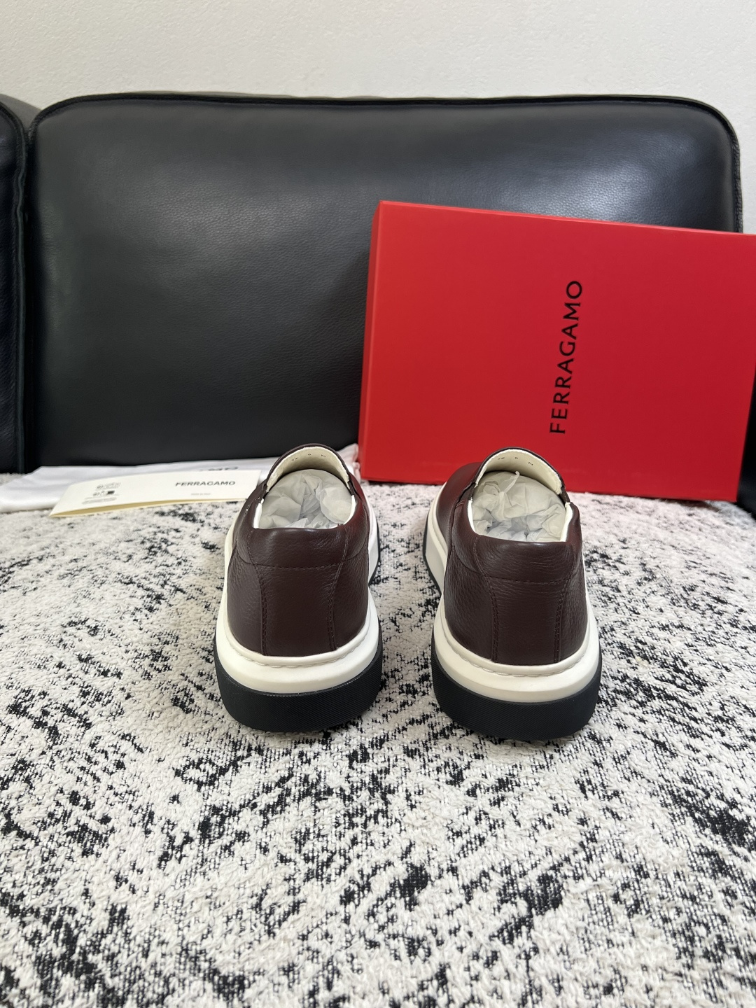 Ferragamo  高品质  顶级工艺品  菲拉格慕   专柜同步发售原厂配置，意大利进口原版牛皮，进口水染牛里 ，鞋