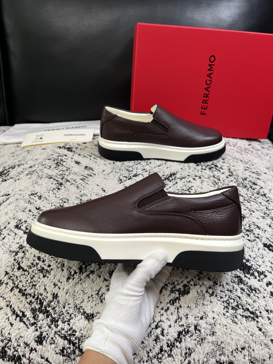 Ferragamo  高品质  顶级工艺品  菲拉格慕   专柜同步发售原厂配置，意大利进口原版牛皮，进口水染牛里 ，鞋