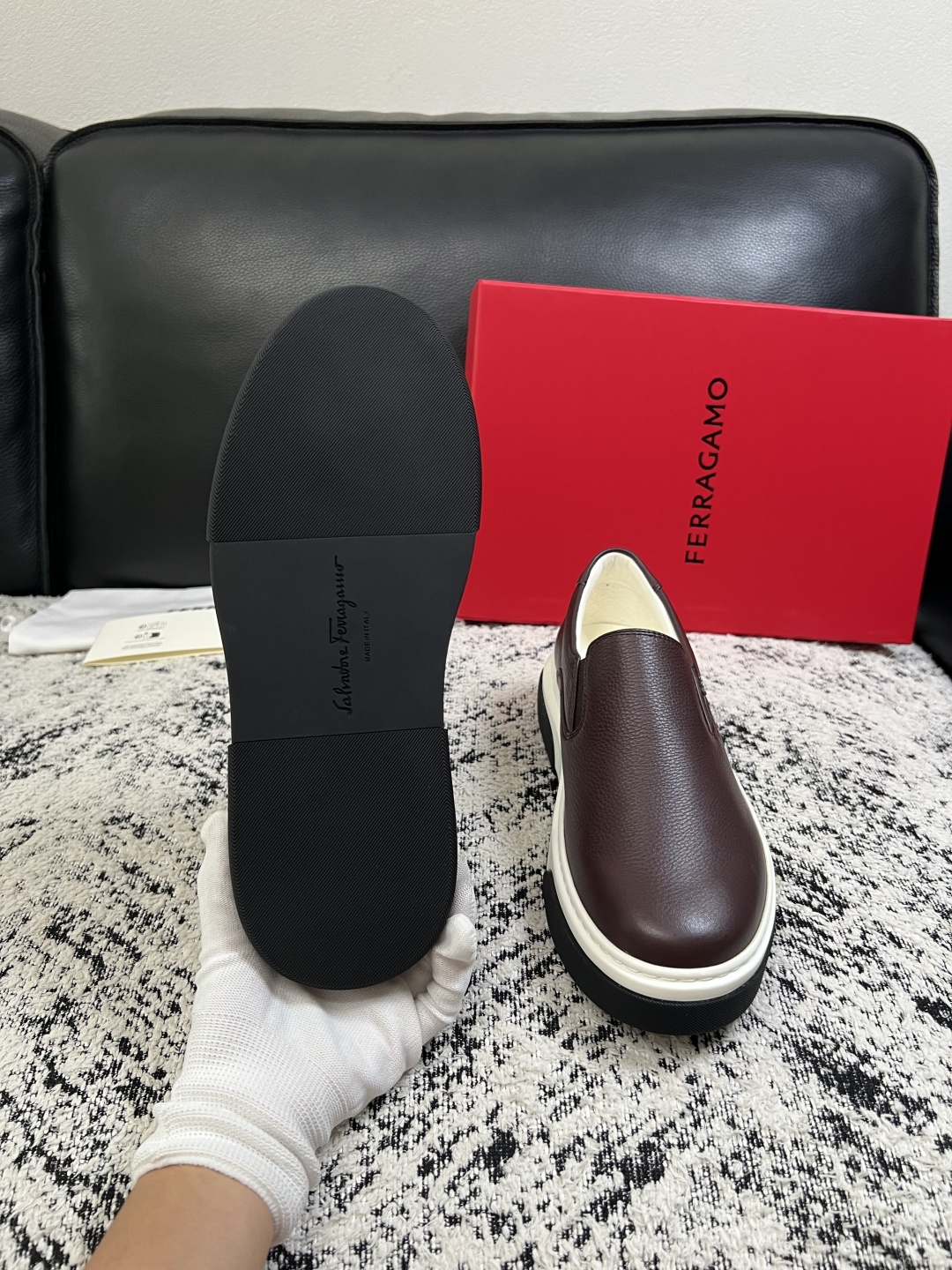 Ferragamo  高品质  顶级工艺品  菲拉格慕   专柜同步发售原厂配置，意大利进口原版牛皮，进口水染牛里 ，鞋