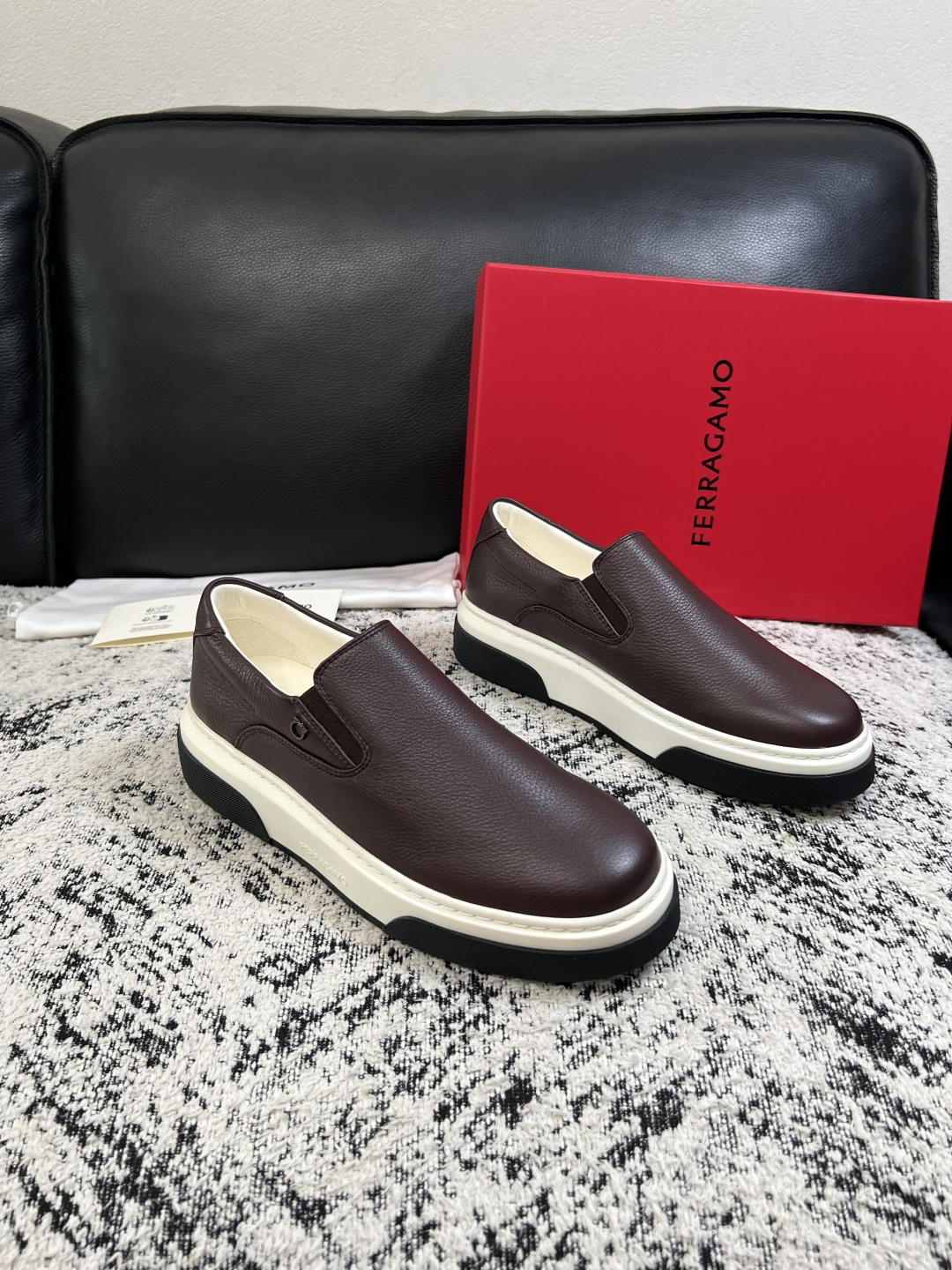 Ferragamo  高品质  顶级工艺品  菲拉格慕   专柜同步发售原厂配置，意大利进口原版牛皮，进口水染牛里 ，鞋