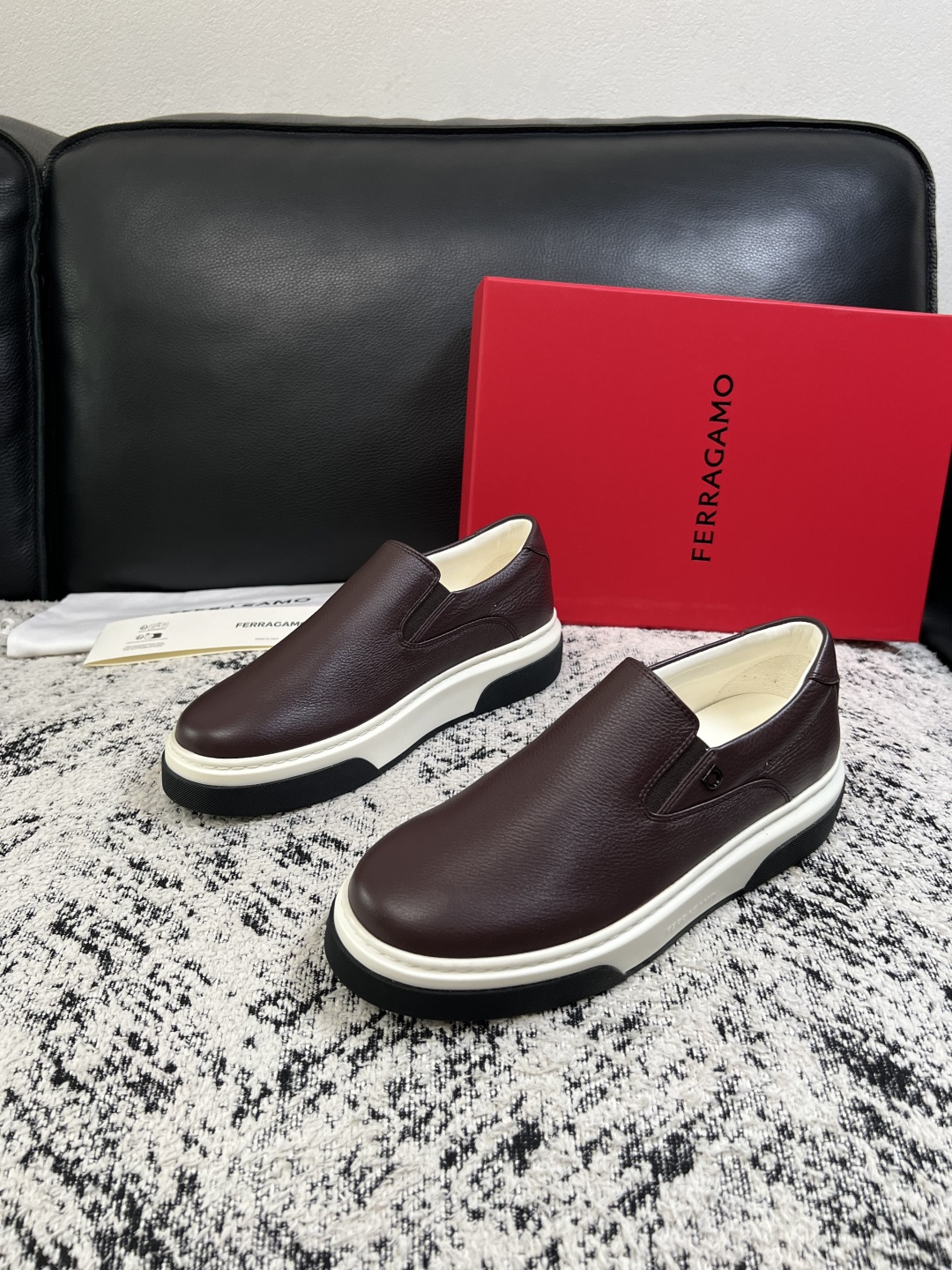 Ferragamo  高品质  顶级工艺品  菲拉格慕   专柜同步发售原厂配置，意大利进口原版牛皮，进口水染牛里 ，鞋