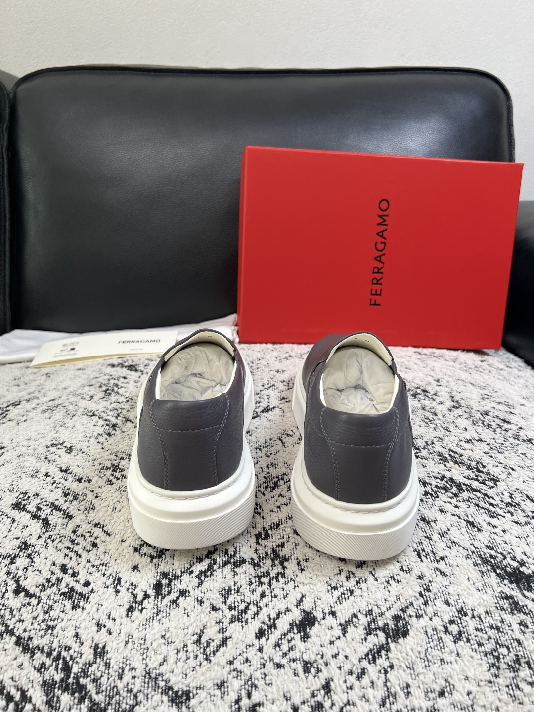 Ferragamo  高品质  顶级工艺品  菲拉格慕   专柜同步发售原厂配置，意大利进口原版牛皮，进口水染牛里 ，鞋