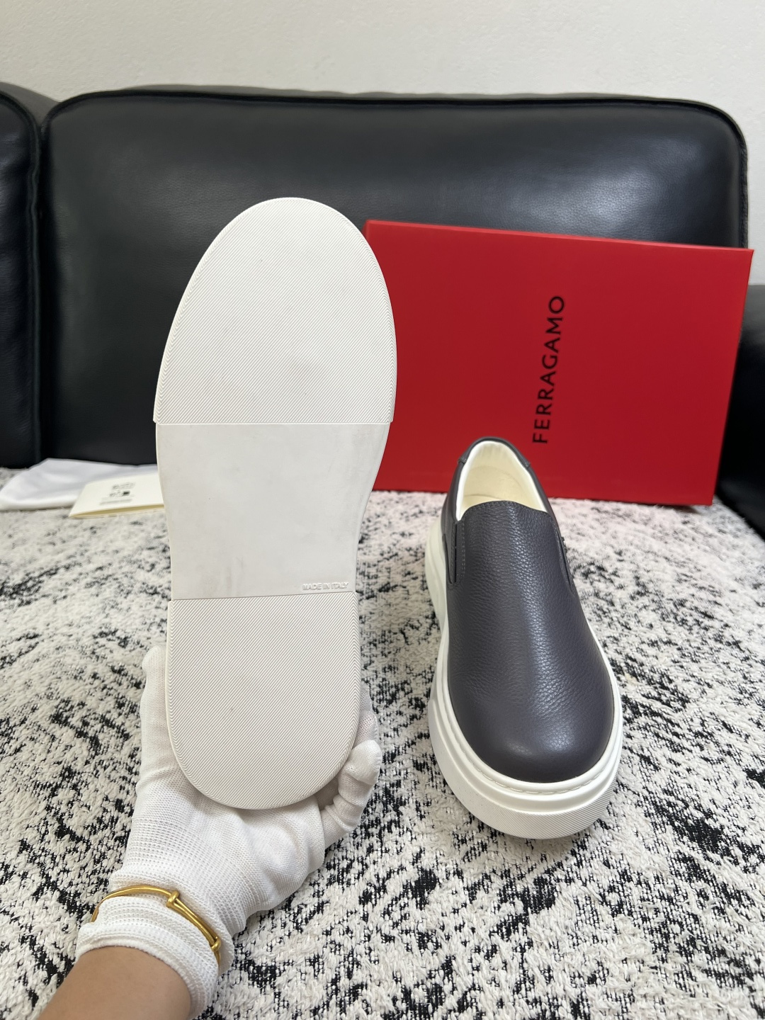 Ferragamo  高品质  顶级工艺品  菲拉格慕   专柜同步发售原厂配置，意大利进口原版牛皮，进口水染牛里 ，鞋