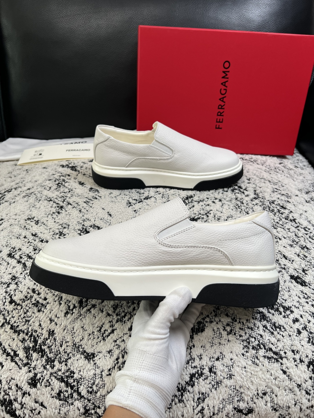 Ferragamo  高品质  顶级工艺品  菲拉格慕   专柜同步发售原厂配置，意大利进口原版牛皮，进口水染牛里 ，鞋