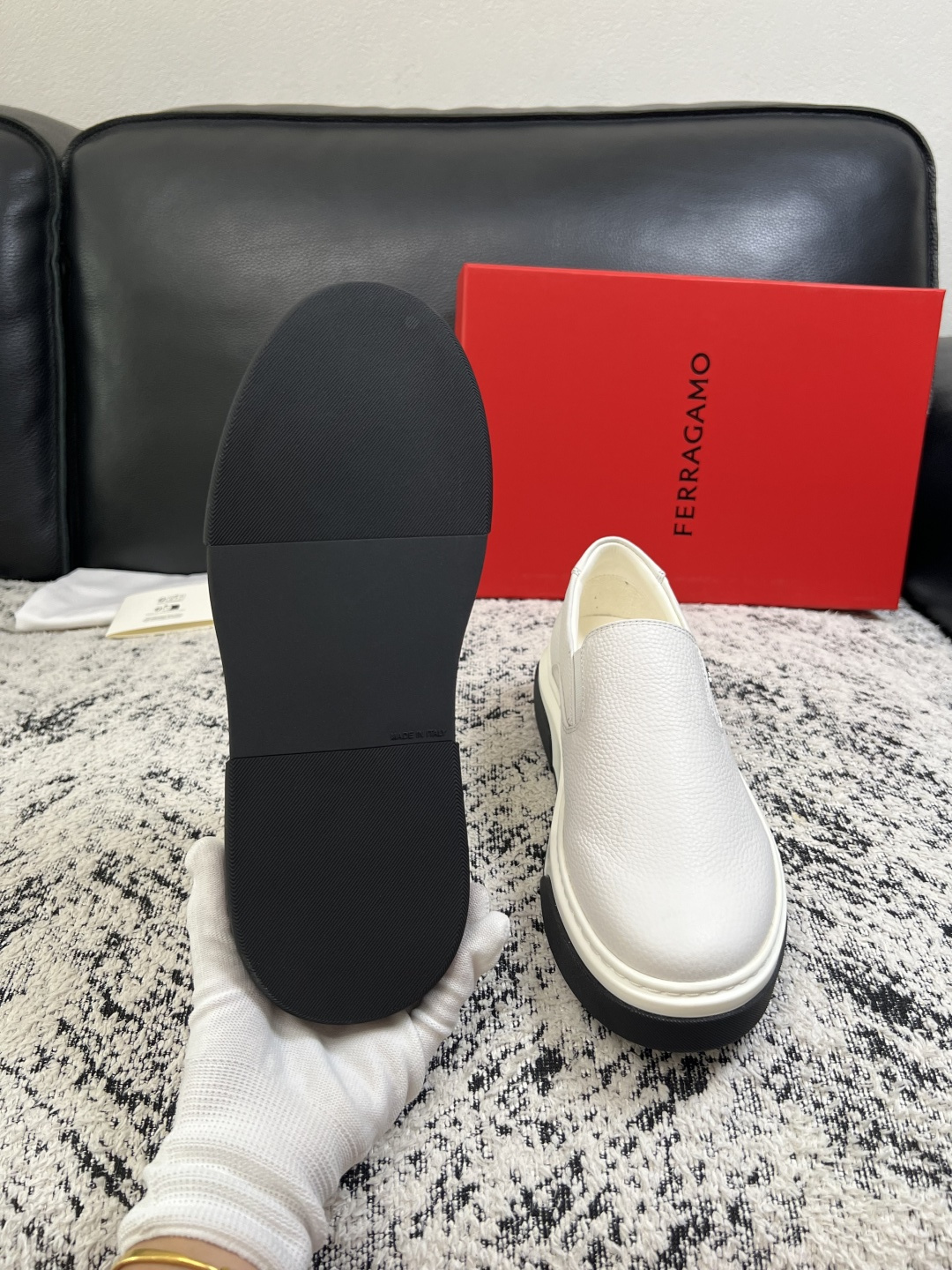 Ferragamo  高品质  顶级工艺品  菲拉格慕   专柜同步发售原厂配置，意大利进口原版牛皮，进口水染牛里 ，鞋