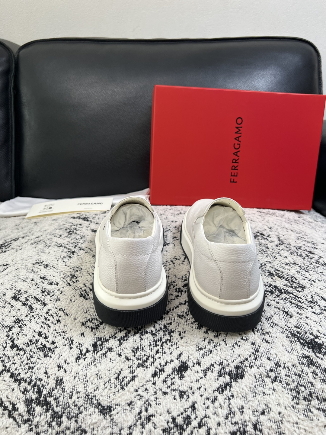 Ferragamo  高品质  顶级工艺品  菲拉格慕   专柜同步发售原厂配置，意大利进口原版牛皮，进口水染牛里 ，鞋