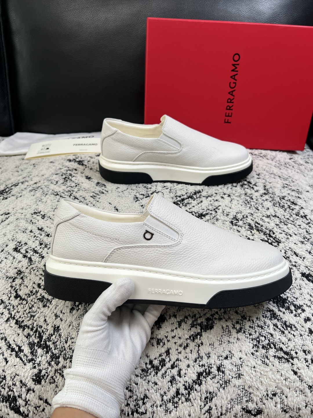 Ferragamo  高品质  顶级工艺品  菲拉格慕   专柜同步发售原厂配置，意大利进口原版牛皮，进口水染牛里 ，鞋