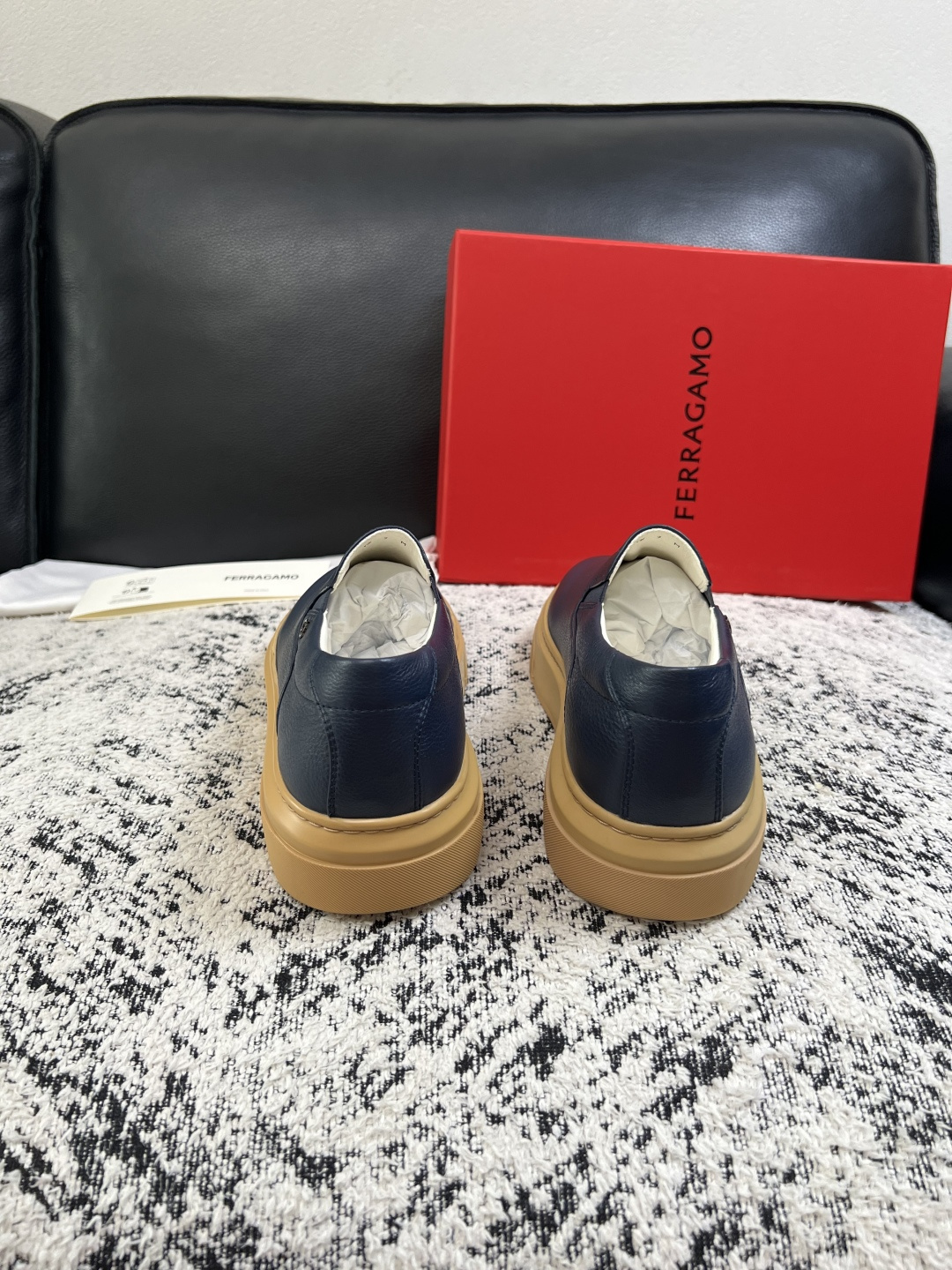 Ferragamo  高品质  顶级工艺品  菲拉格慕   专柜同步发售原厂配置，意大利进口原版牛皮，进口水染牛里 ，鞋