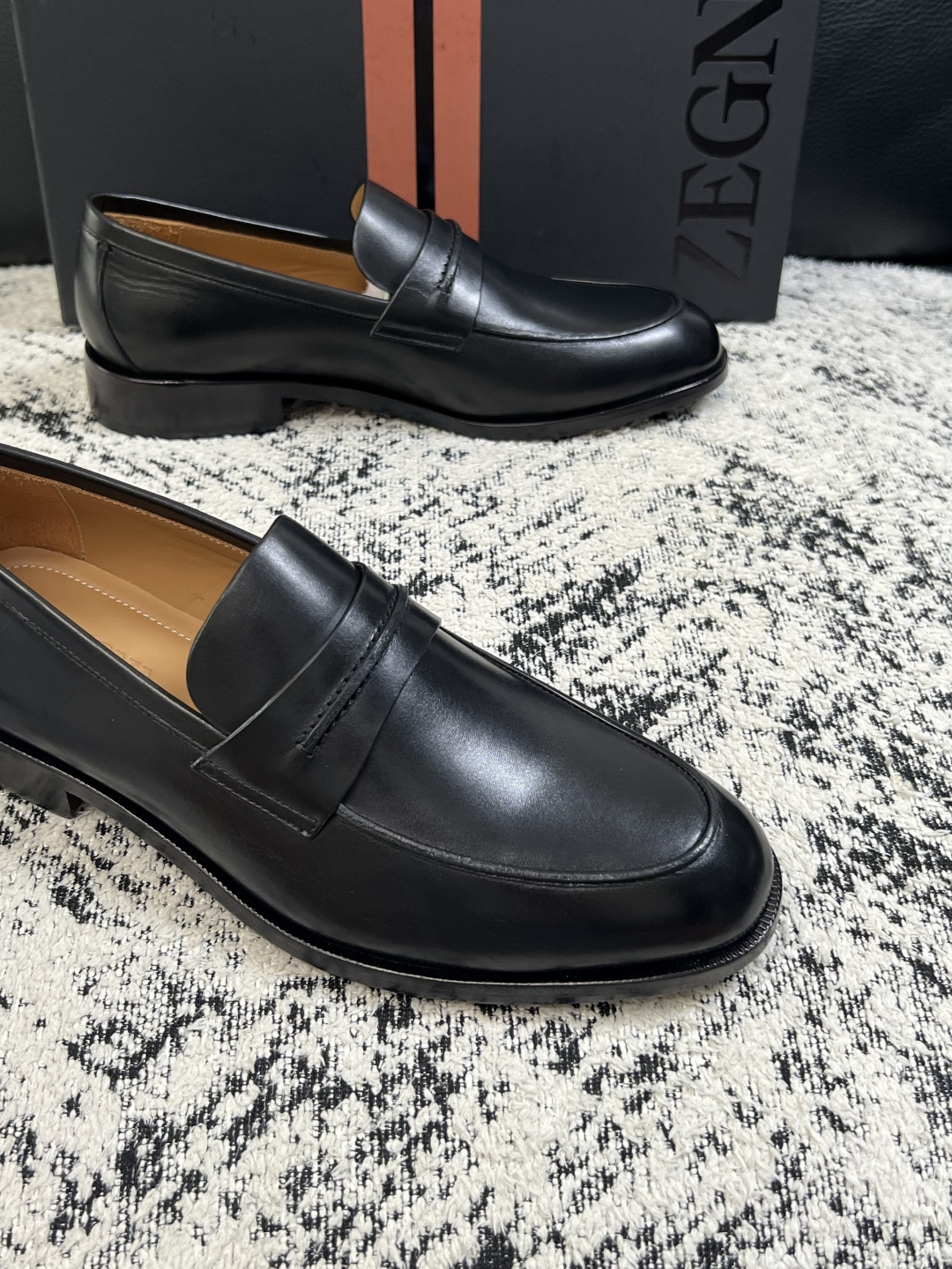 Zegna  高品质  顶级工艺品  杰尼亚  皮鞋专柜新款原厂配置，意大利进口牛皮面料，进口牛里垫，透气舒适，鞋底：原