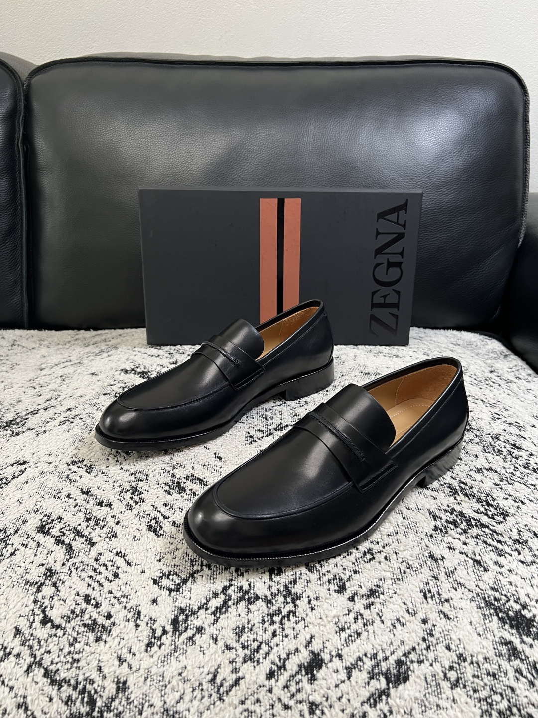 Zegna  高品质  顶级工艺品  杰尼亚  皮鞋专柜新款原厂配置，意大利进口牛皮面料，进口牛里垫，透气舒适，鞋底：原