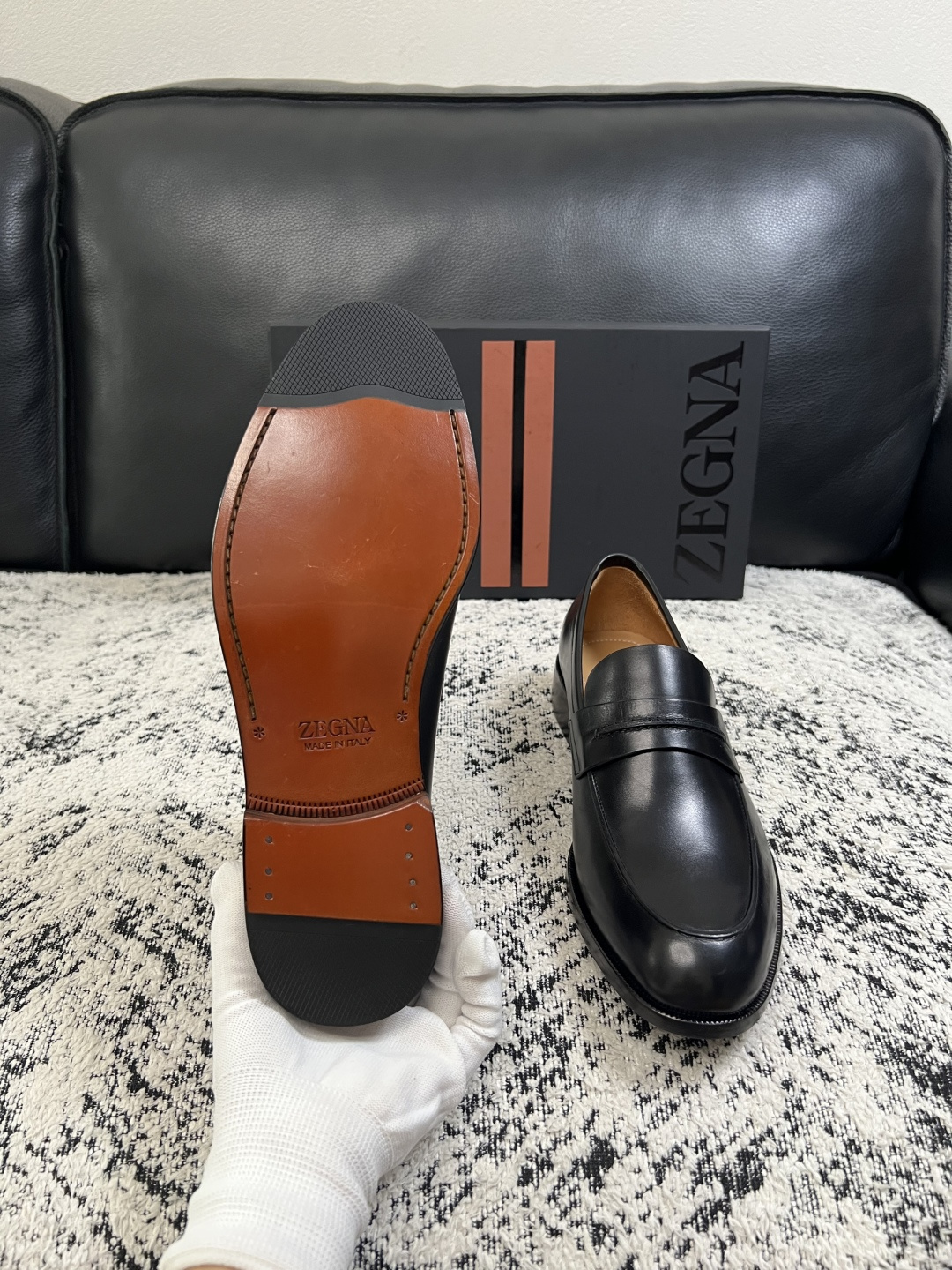 Zegna  高品质  顶级工艺品  杰尼亚  皮鞋专柜新款原厂配置，意大利进口牛皮面料，进口牛里垫，透气舒适，鞋底：原