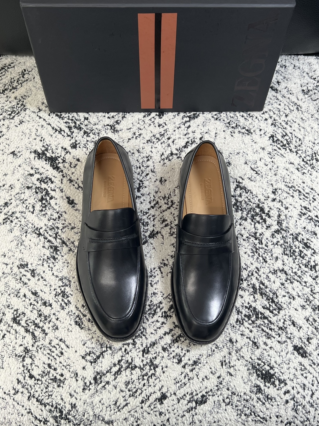 Zegna  高品质  顶级工艺品  杰尼亚  皮鞋专柜新款原厂配置，意大利进口牛皮面料，进口牛里垫，透气舒适，鞋底：原